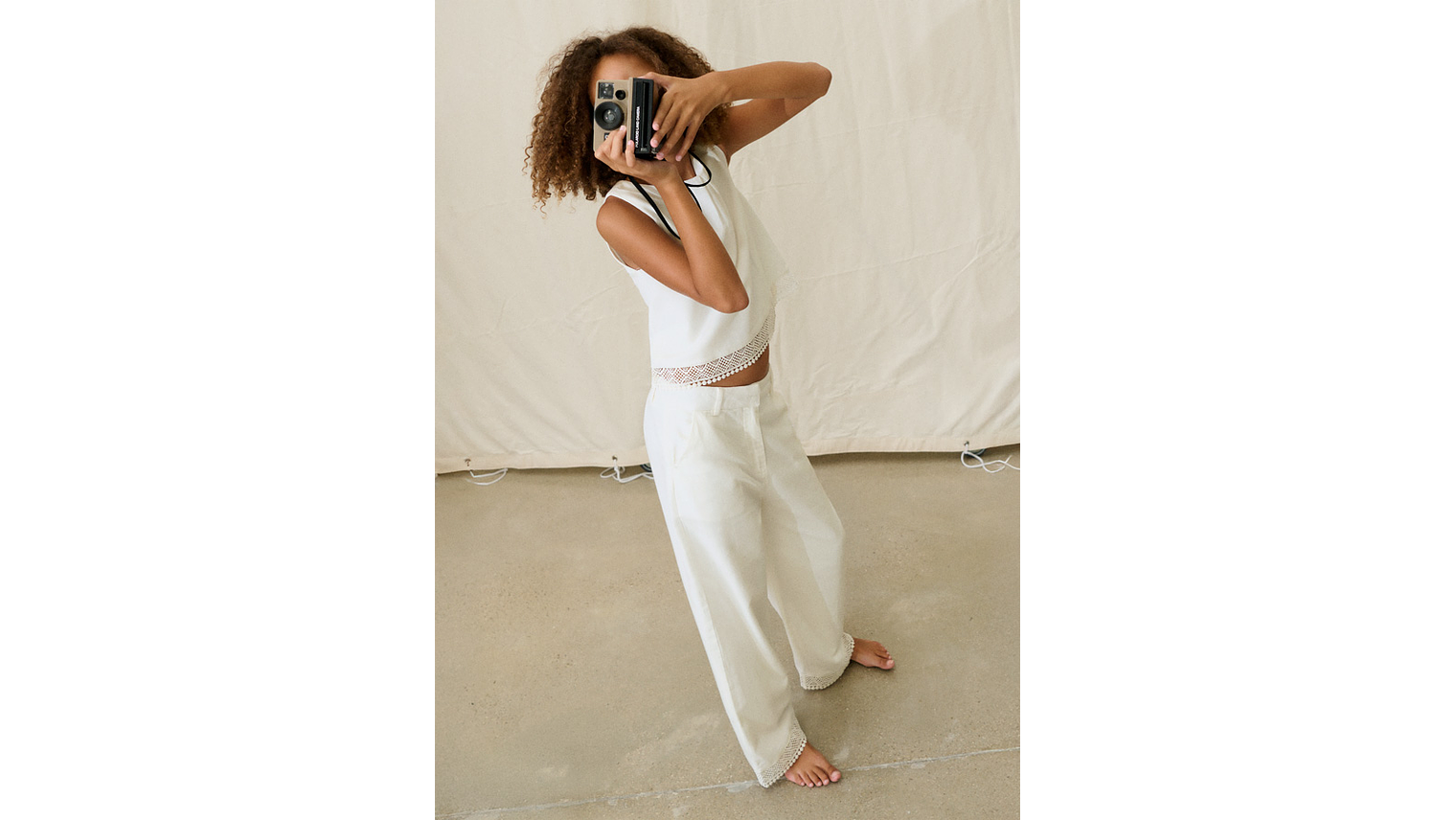 CALÇA C/ FITA BORDADA 1