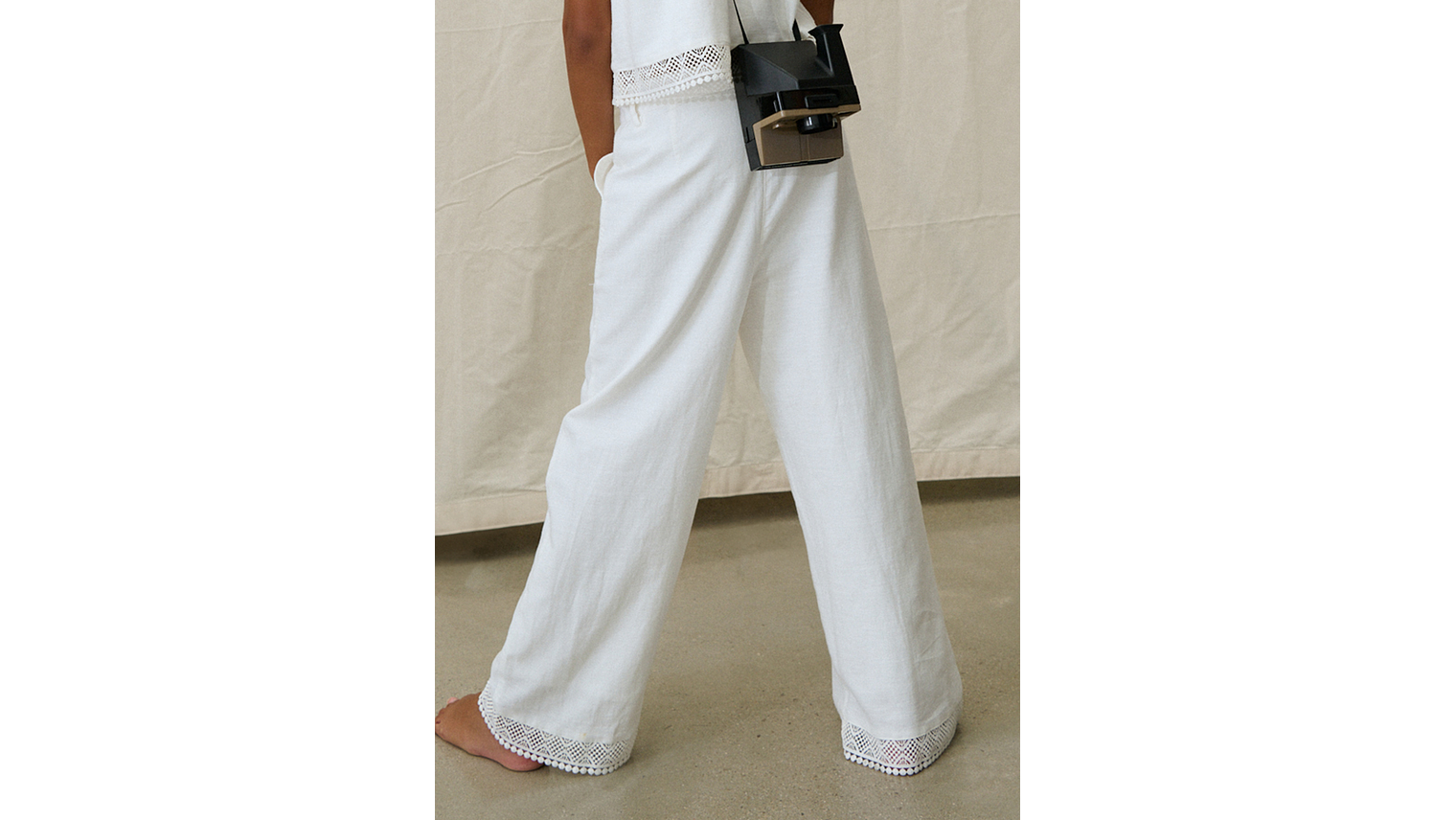 CALÇA C/ FITA BORDADA 2