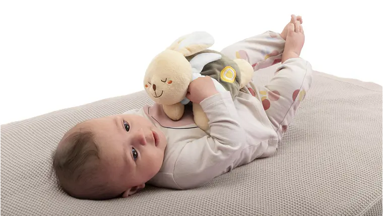 PELUCHE COELHINHO QUENTINHO 0+ 4