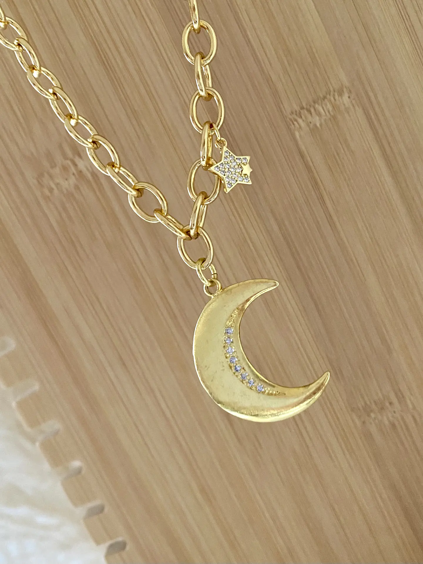 Collar Luna enchape oro y circones  1