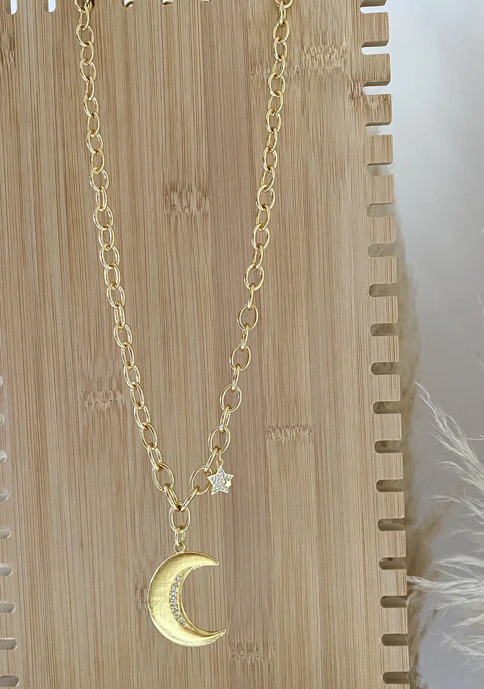 Collar Luna enchape oro y circones  3