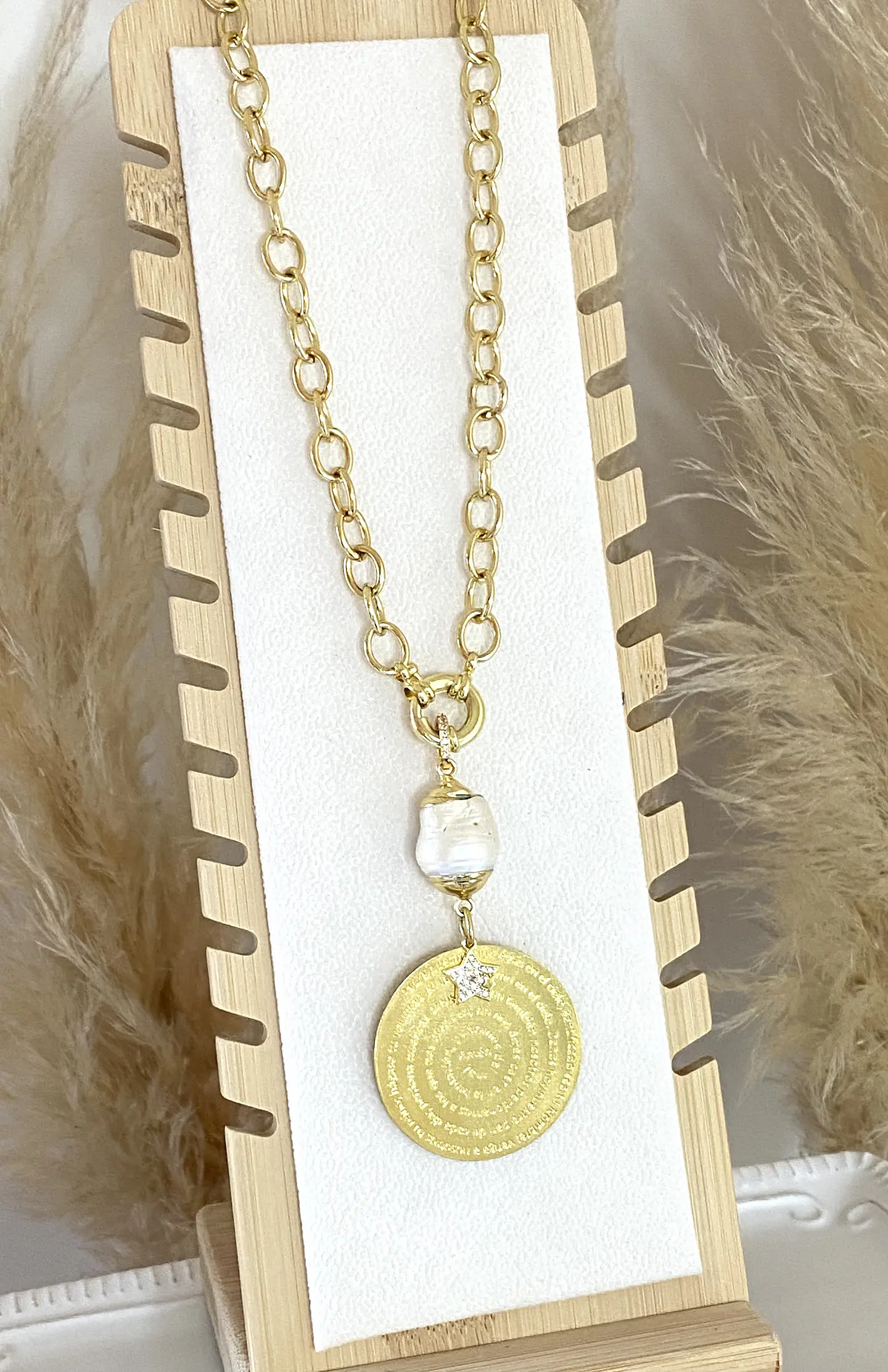 Collar Medallón Padre Nuestro Perla  3