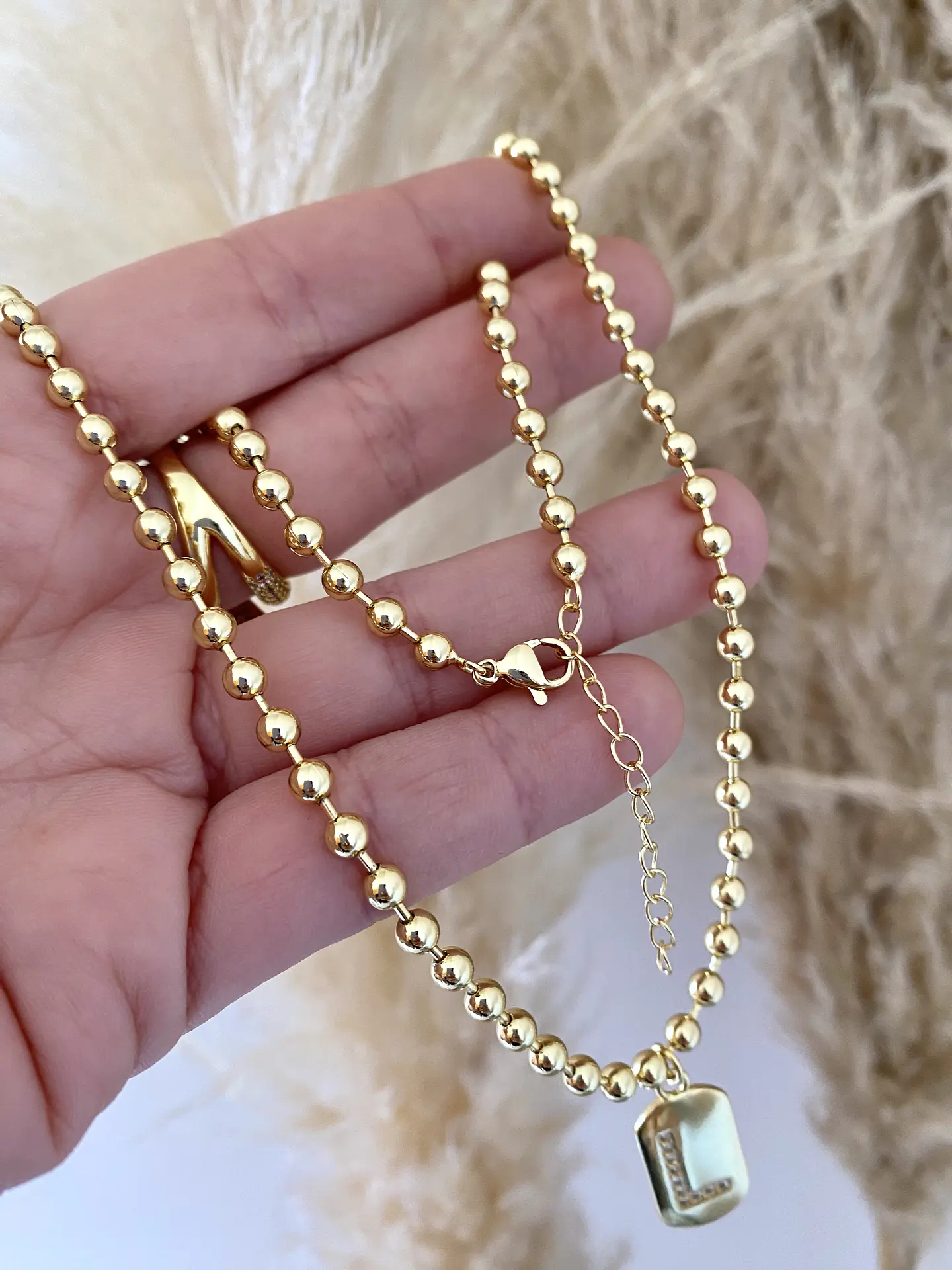 Collar Bolitas Gold + Inicial  5