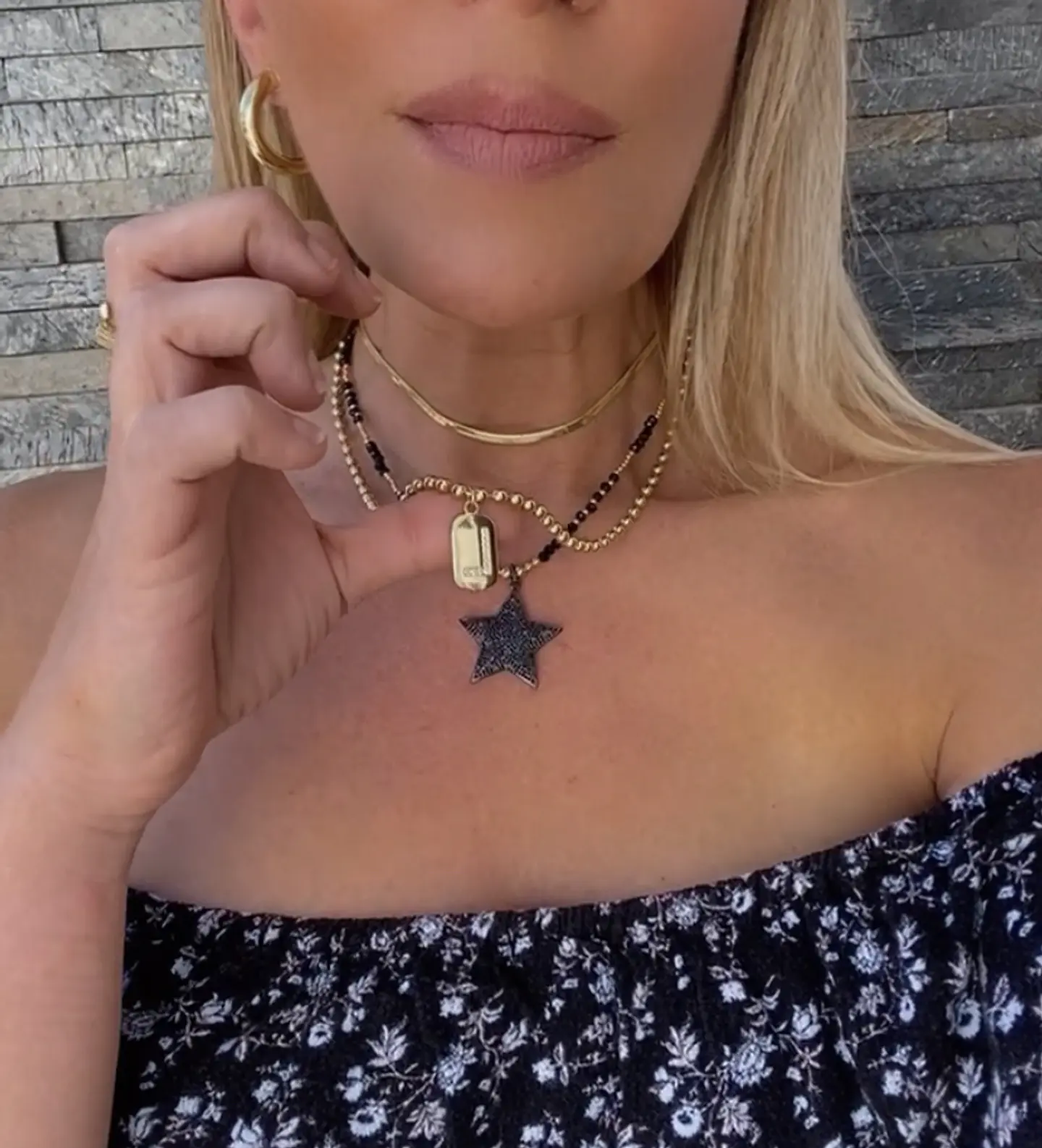 Collar Bolitas Gold + Inicial  2