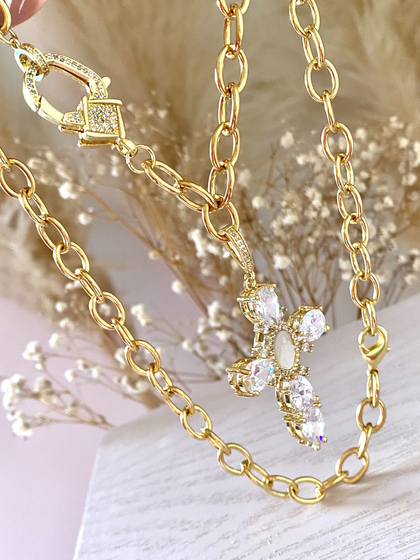 Collar Maxi Cruz Cristal y Angel Nacar  6