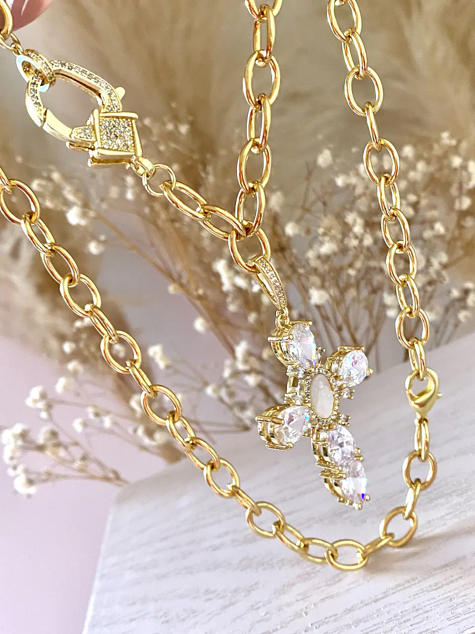 Collar Maxi Cruz Cristal y Angel Nacar  6