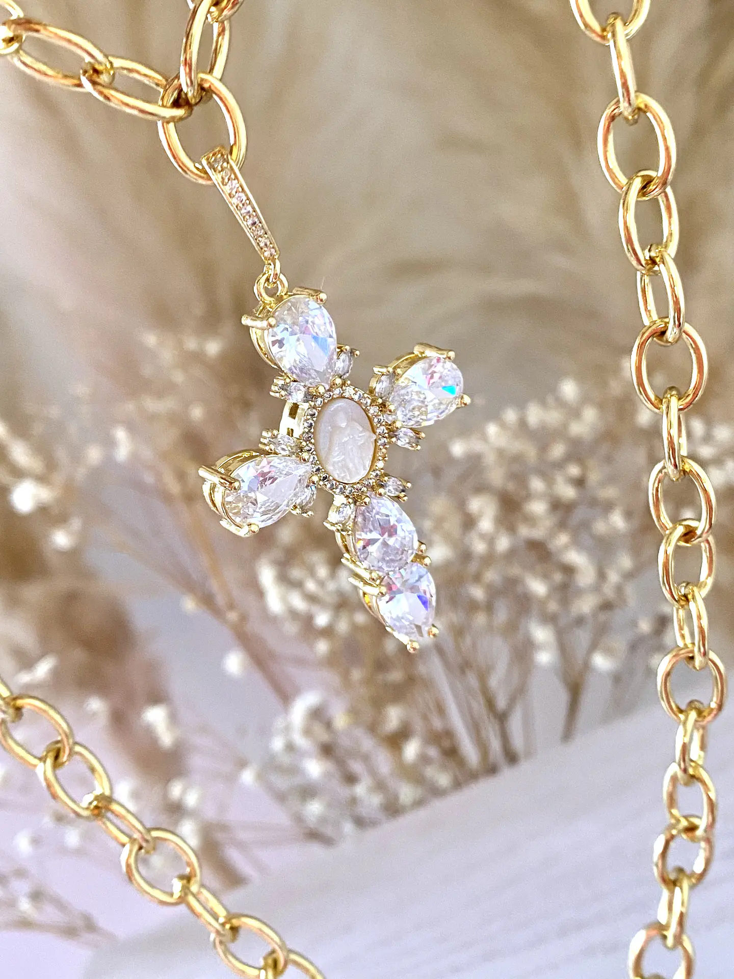 Collar Maxi Cruz Cristal y Angel Nacar  5