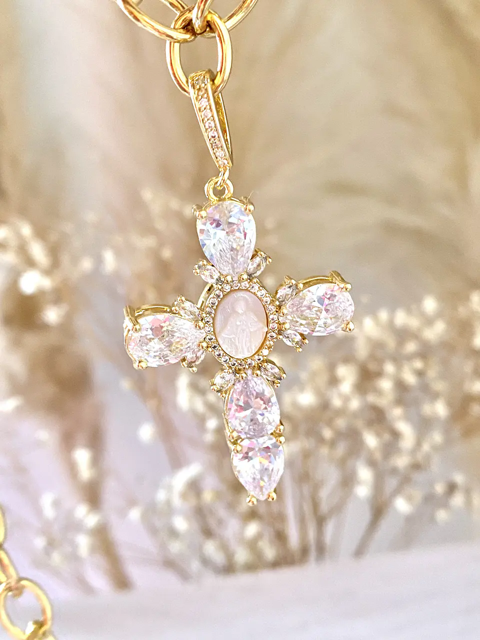 Collar Maxi Cruz Cristal y Angel Nacar  3