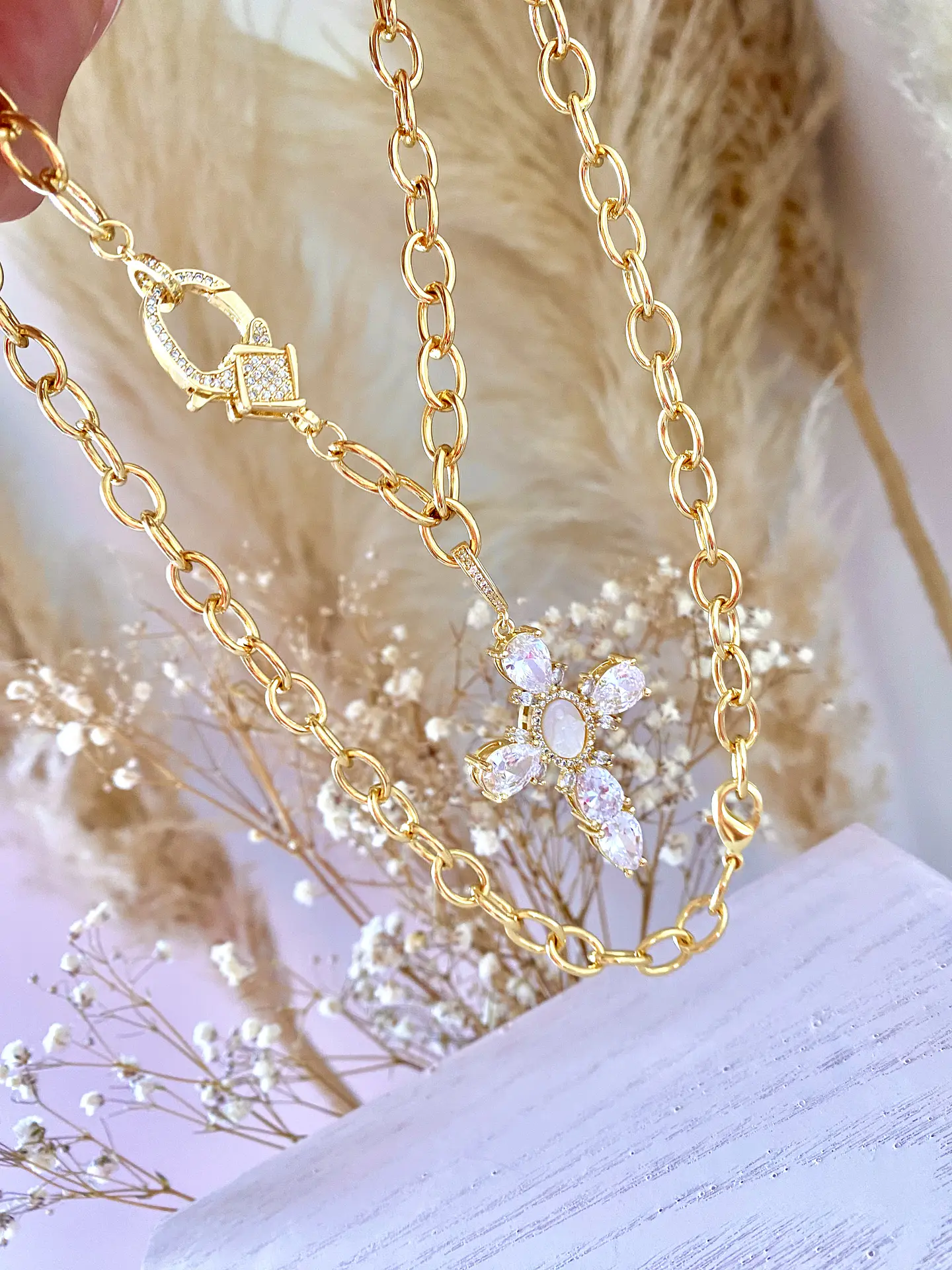 Collar Maxi Cruz Cristal y Angel Nacar  4