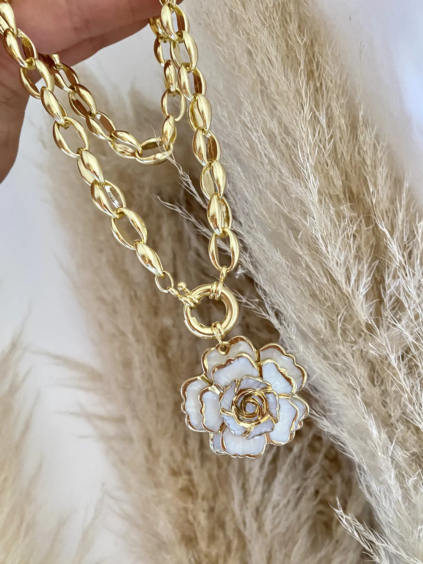 Collar Maxi Cadenón dije Camelia Nácar  1