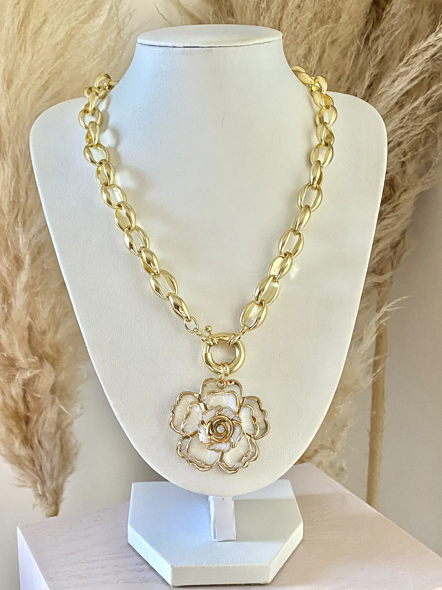 Collar Maxi Cadenón dije Camelia Nácar  2