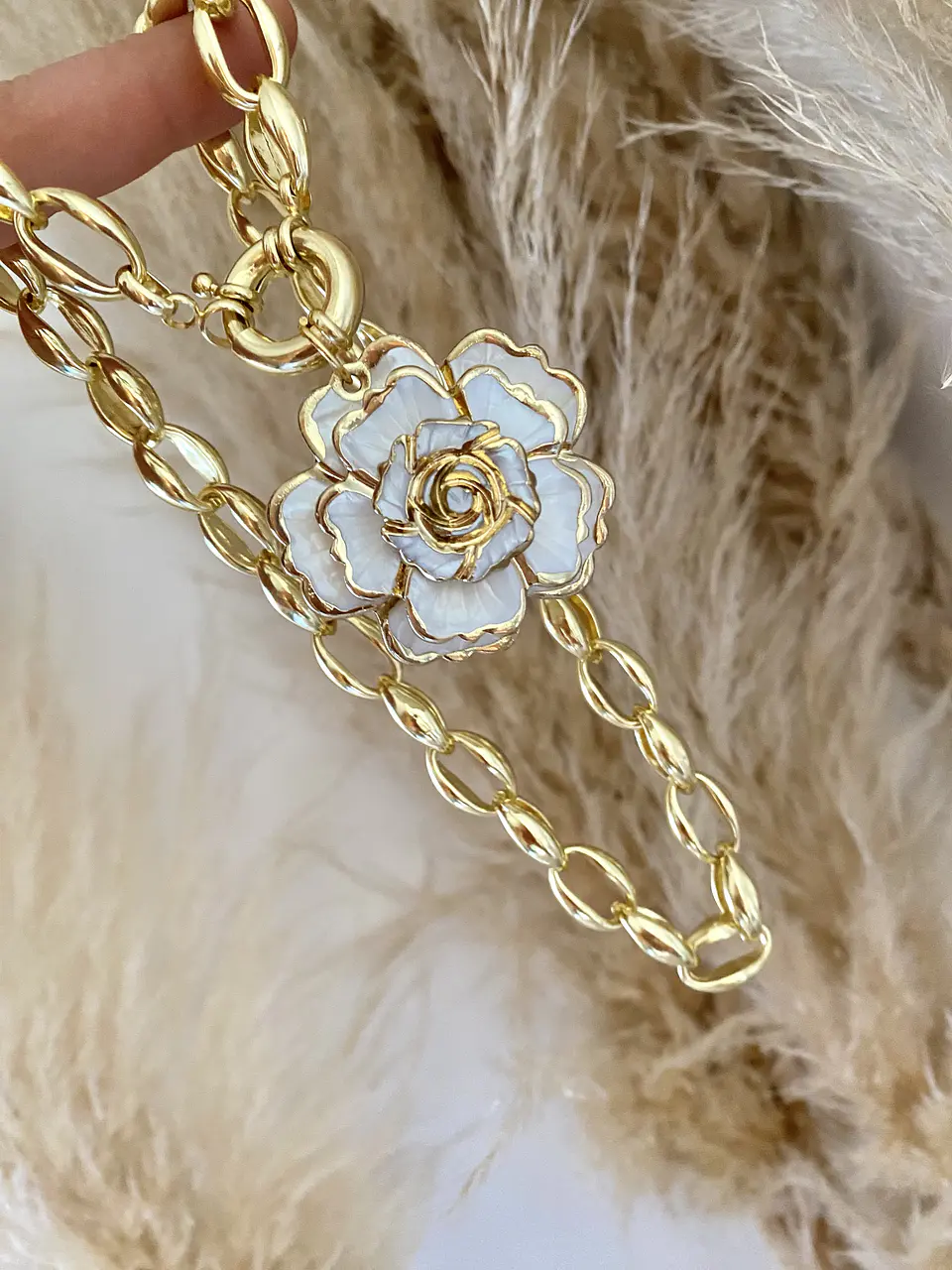 Collar Maxi Cadenón dije Camelia Nácar  4