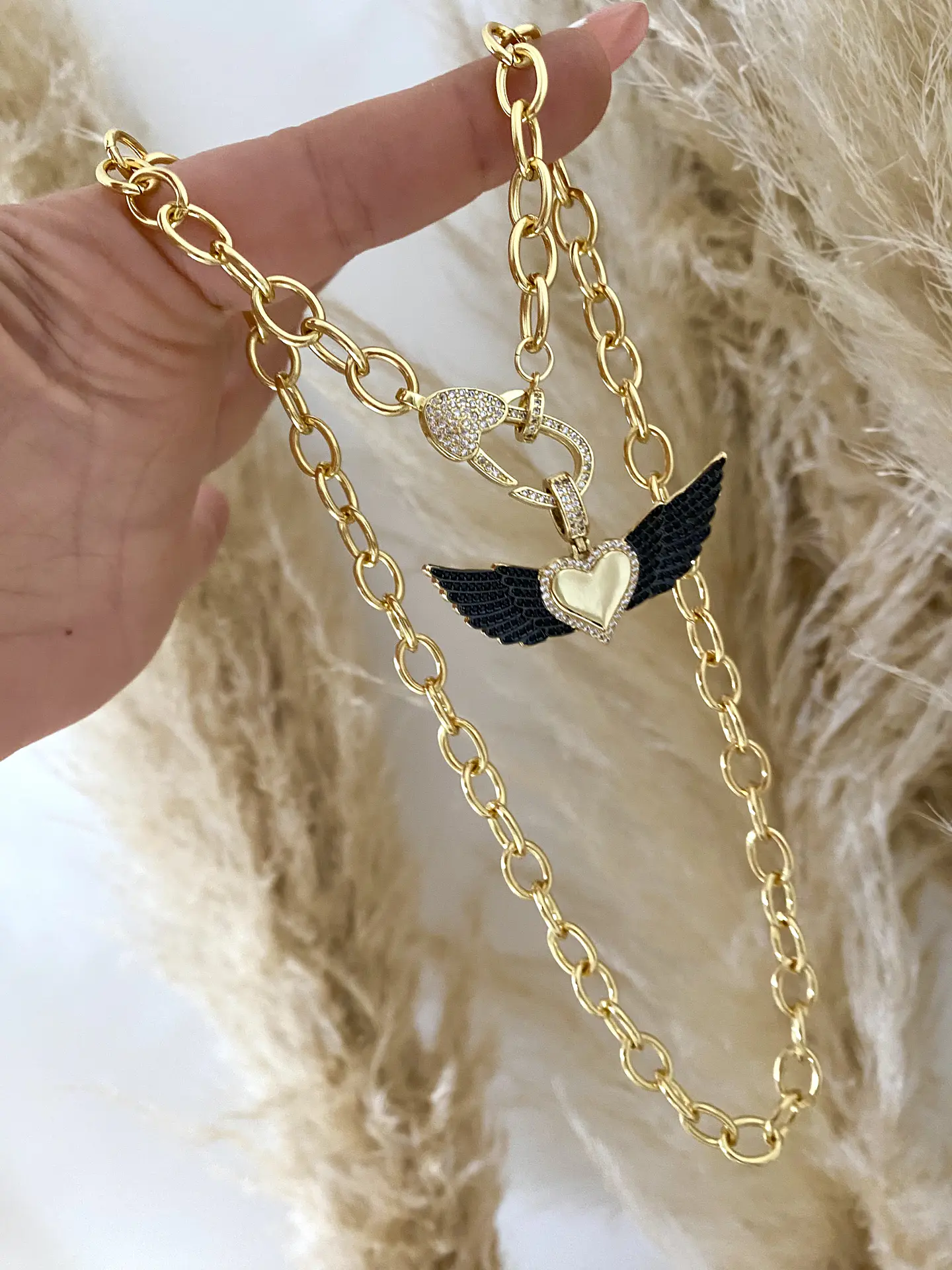  Collar Corazón Alado Black & Gold circones  2