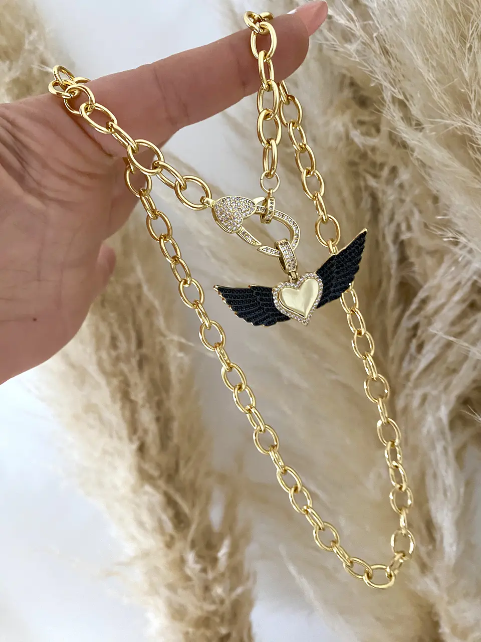  Collar Corazón Alado Black & Gold circones  2