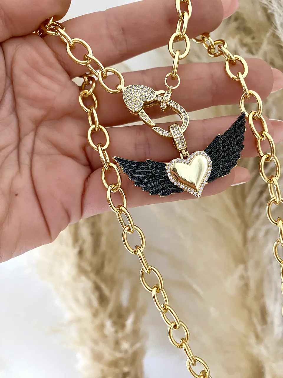  Collar Corazón Alado Black & Gold circones  4