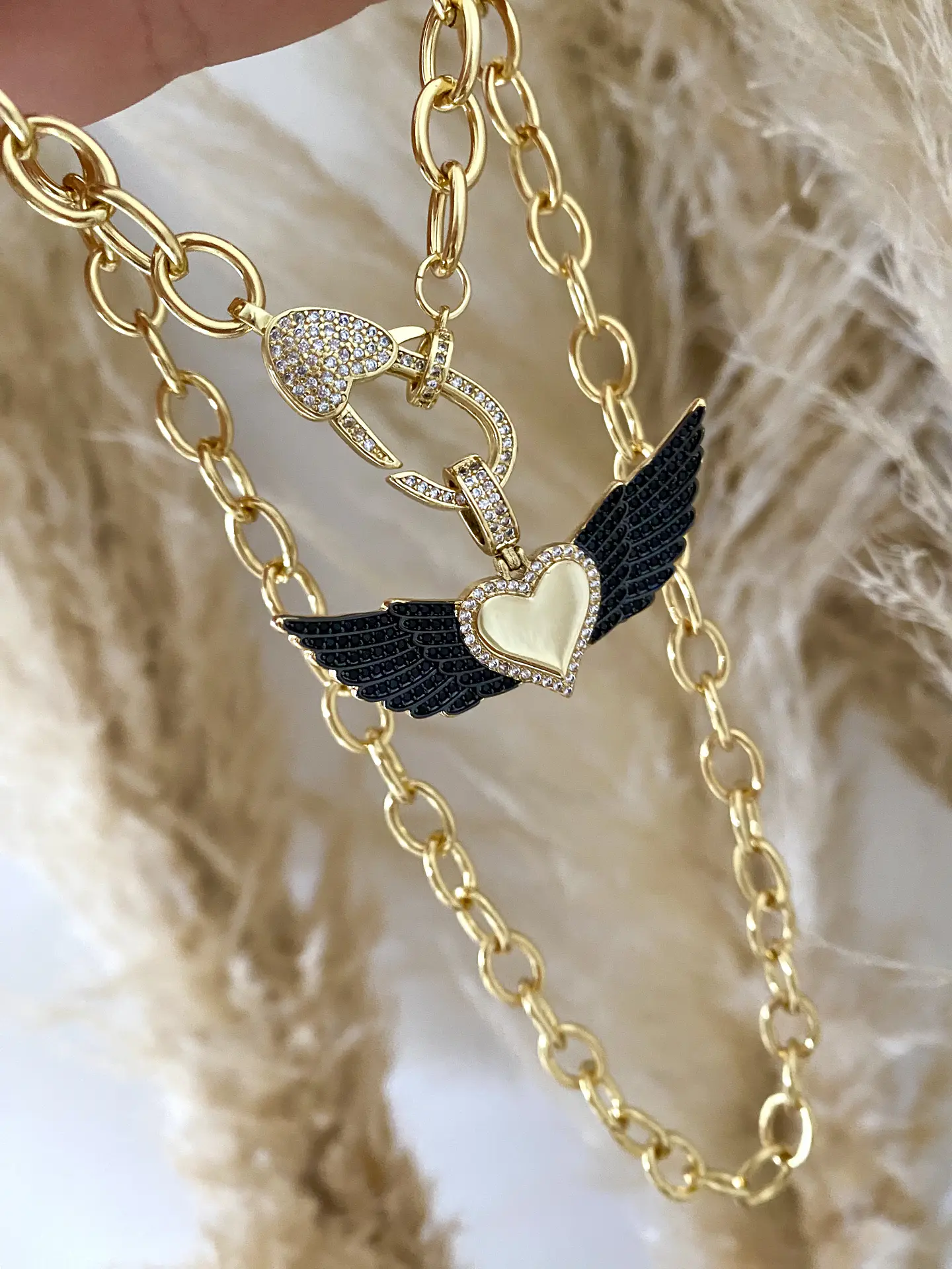  Collar Corazón Alado Black & Gold circones  1