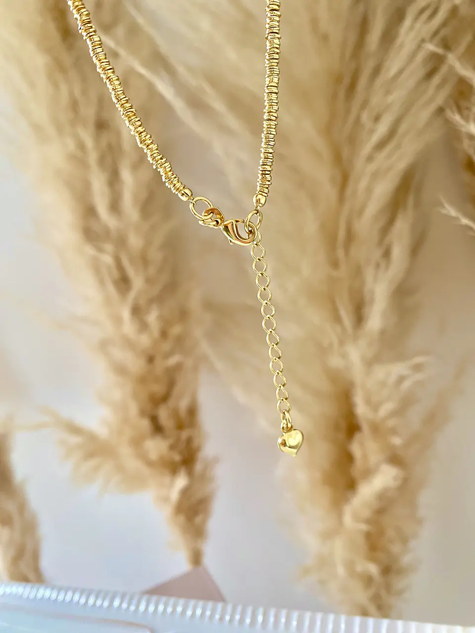 Collar Mostacilla medalla Corazón Blanca  4