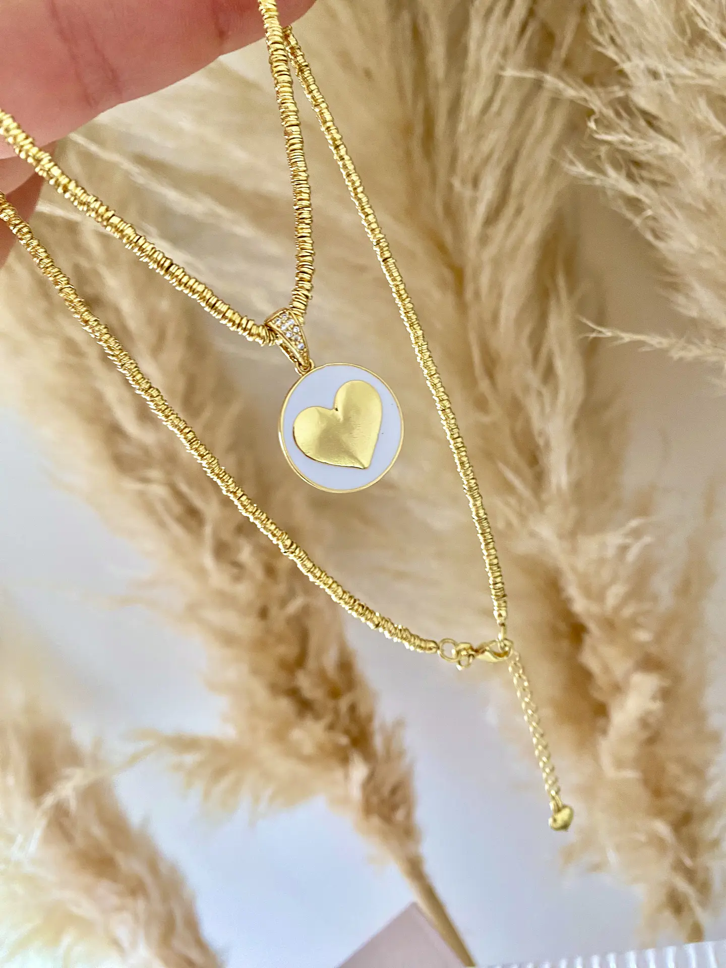 Collar Mostacilla medalla Corazón Blanca  2