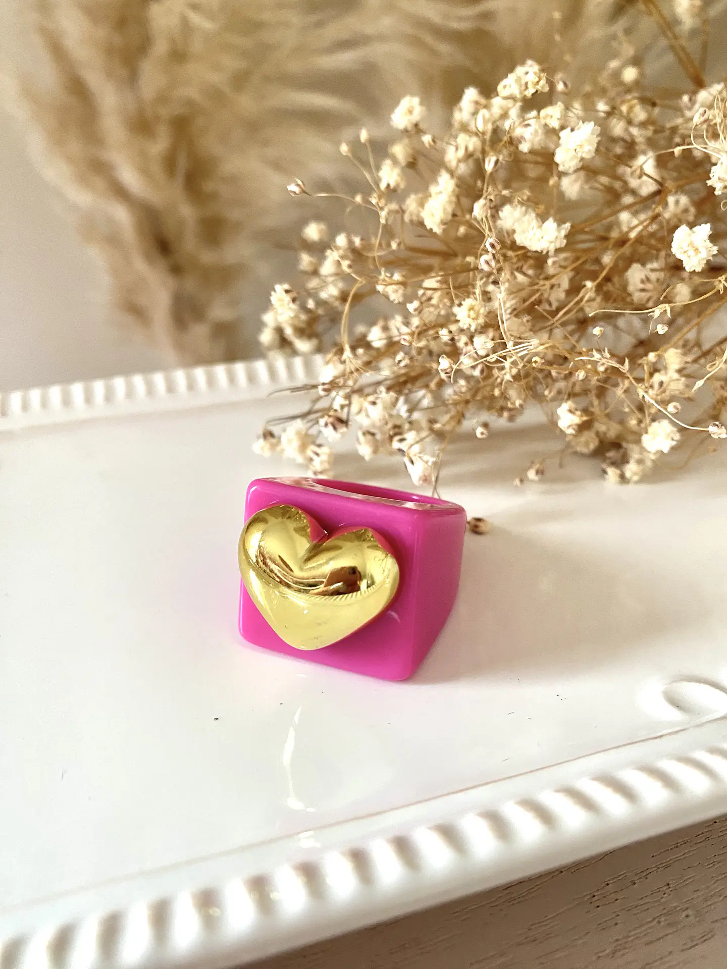 Anillo Resina Fucsia Corazón Dorado 2