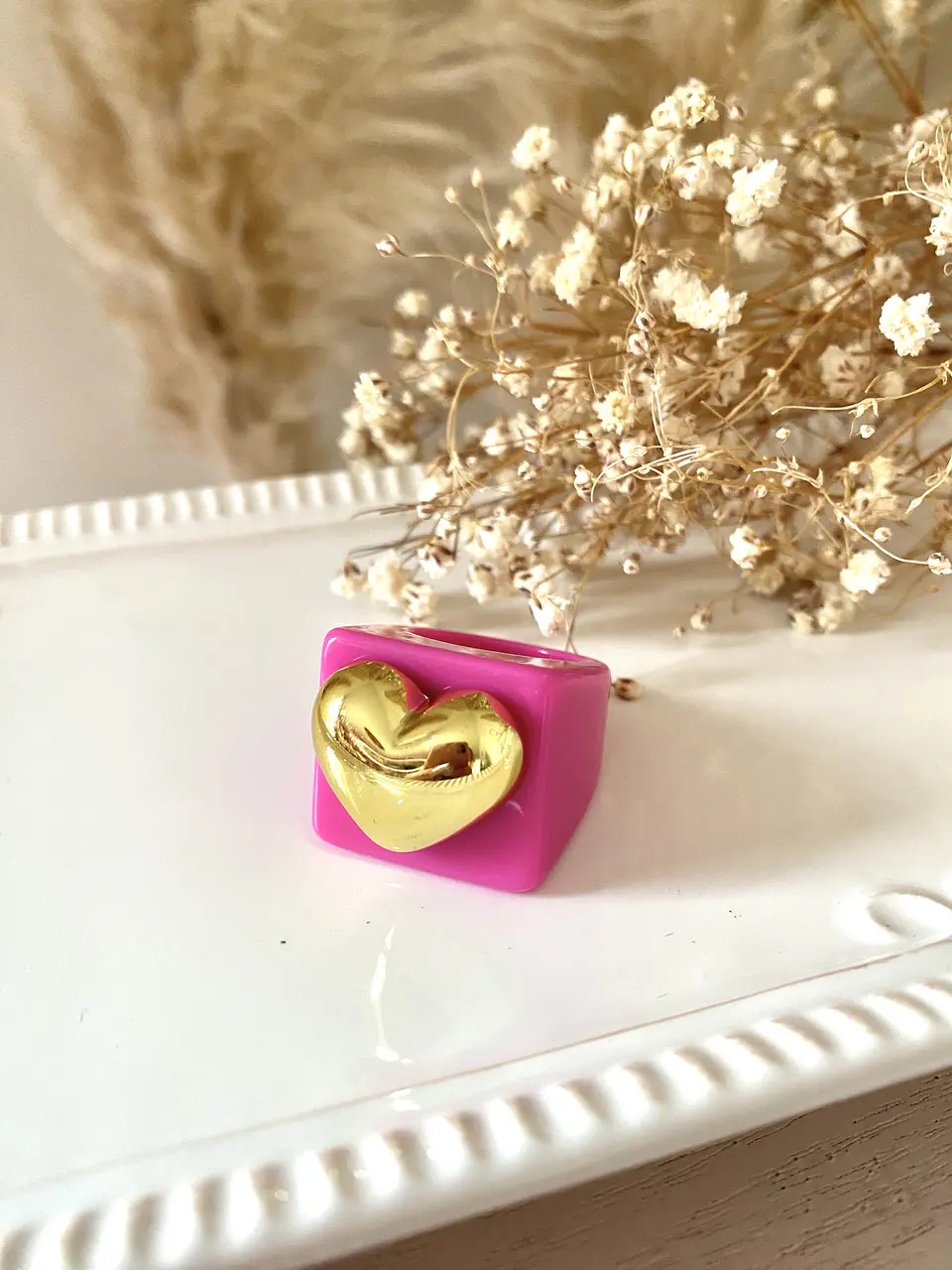 Anillo Resina Fucsia Corazón Dorado 2