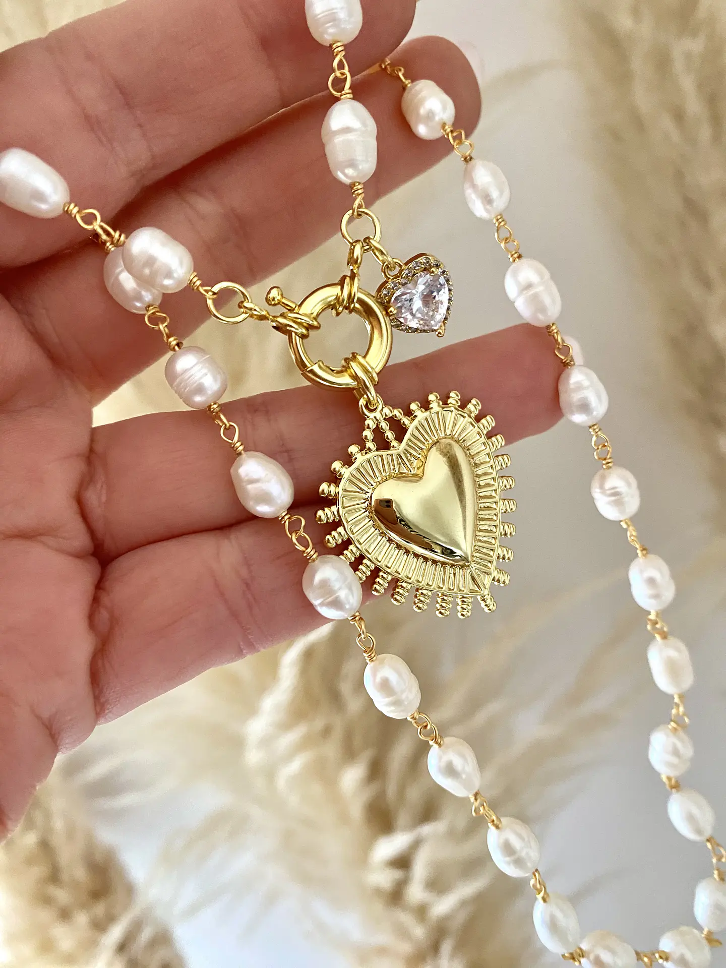 Collar Perlas Corazón  Sagrado punto luz 1
