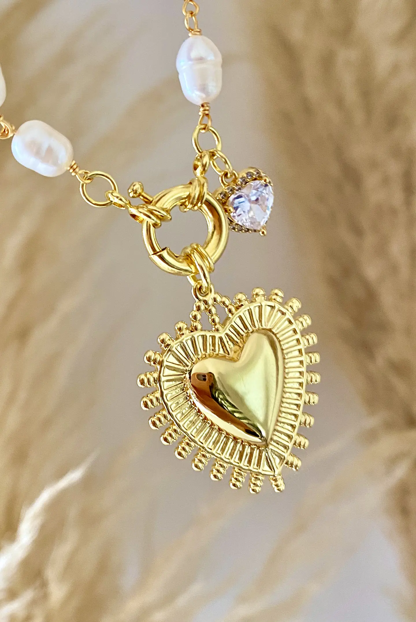 Collar Perlas Corazón  Sagrado punto luz 2