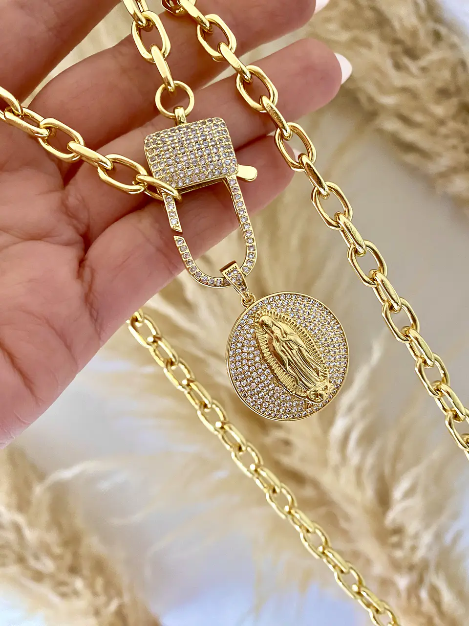 Collar Maxi Medalla Virgen  broche Maxi candado  1