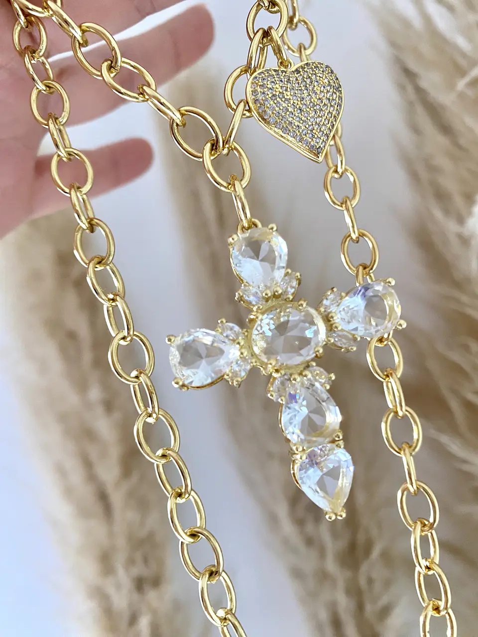 Collar Maxi Cruz Cristal + dije corazón gold 2