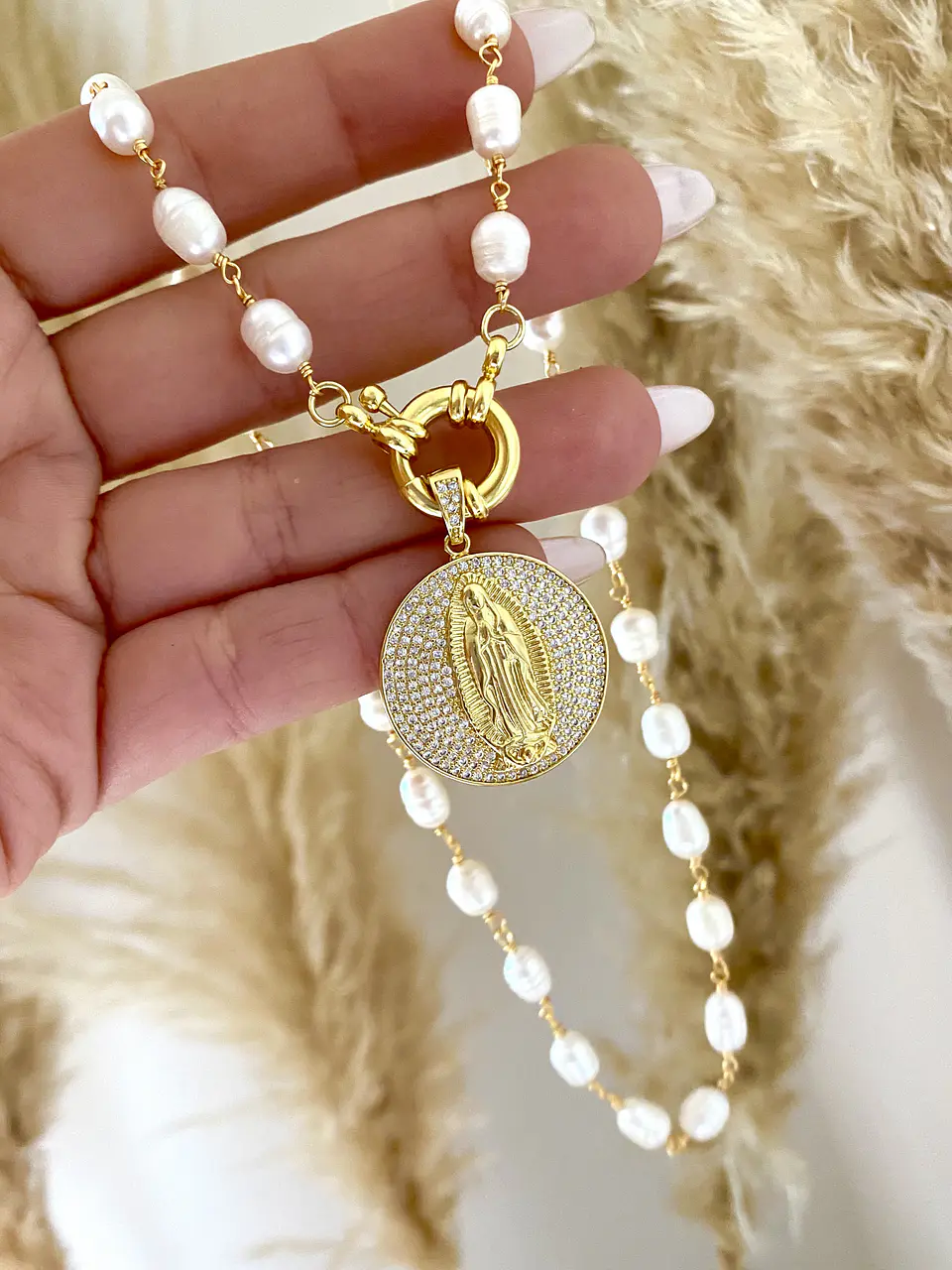 Collar Perlas medalla Virgen circones gold 2