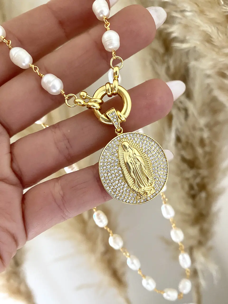 Collar Perlas medalla Virgen circones gold 1