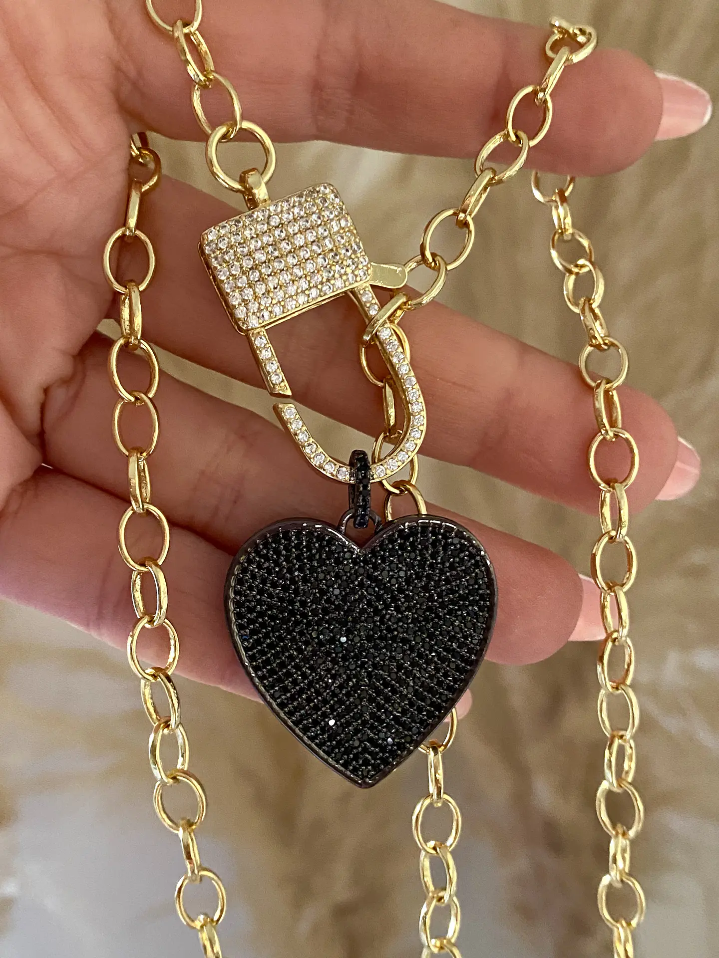 Maxi collar Corazon Black Maxi Broche candado 3