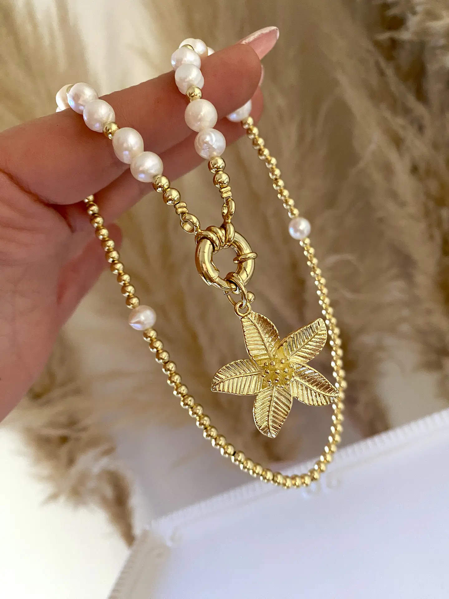 Collar Perlas Río y balines Flor gold  2