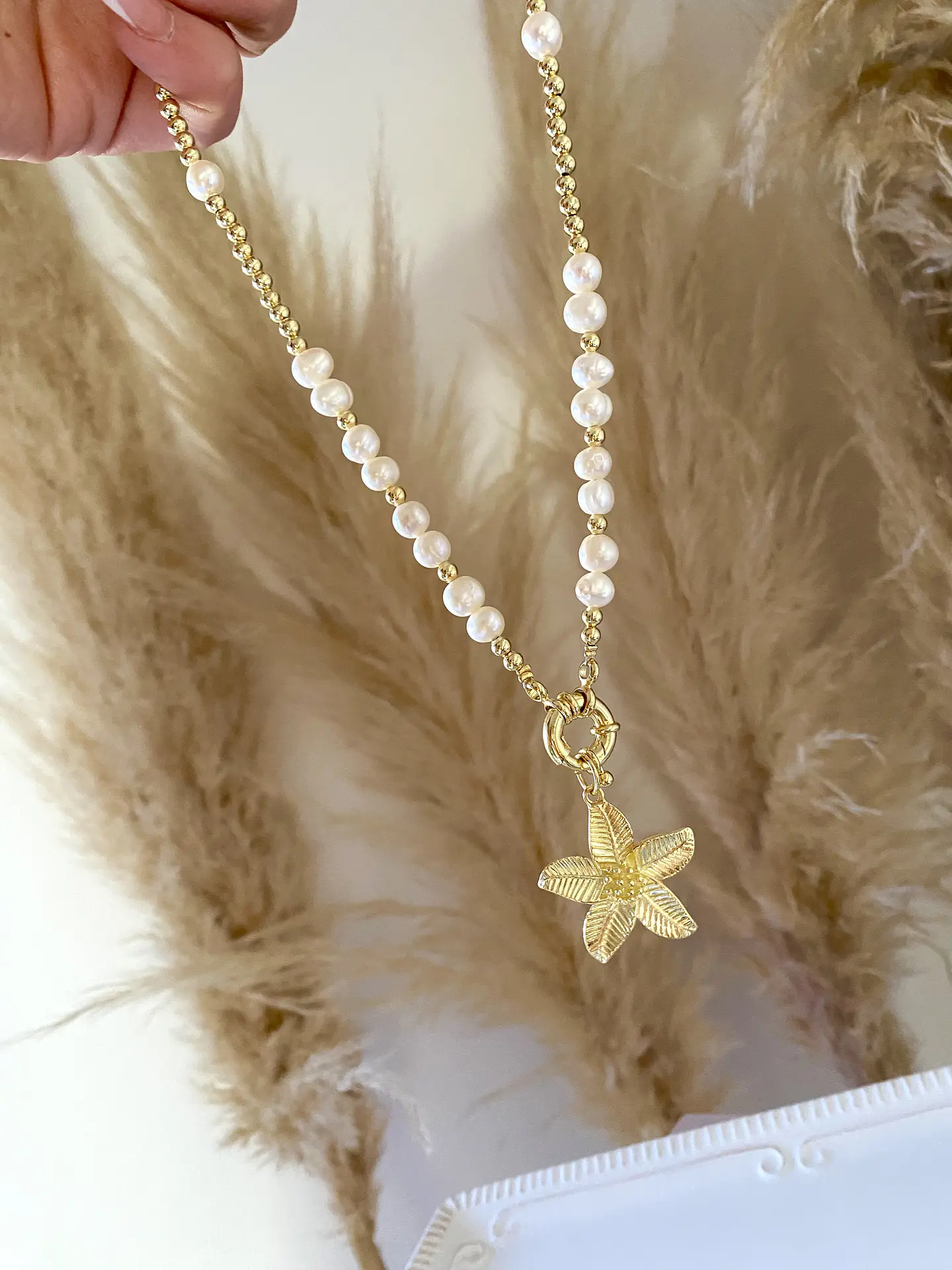 Collar Perlas Río y balines Flor gold  1