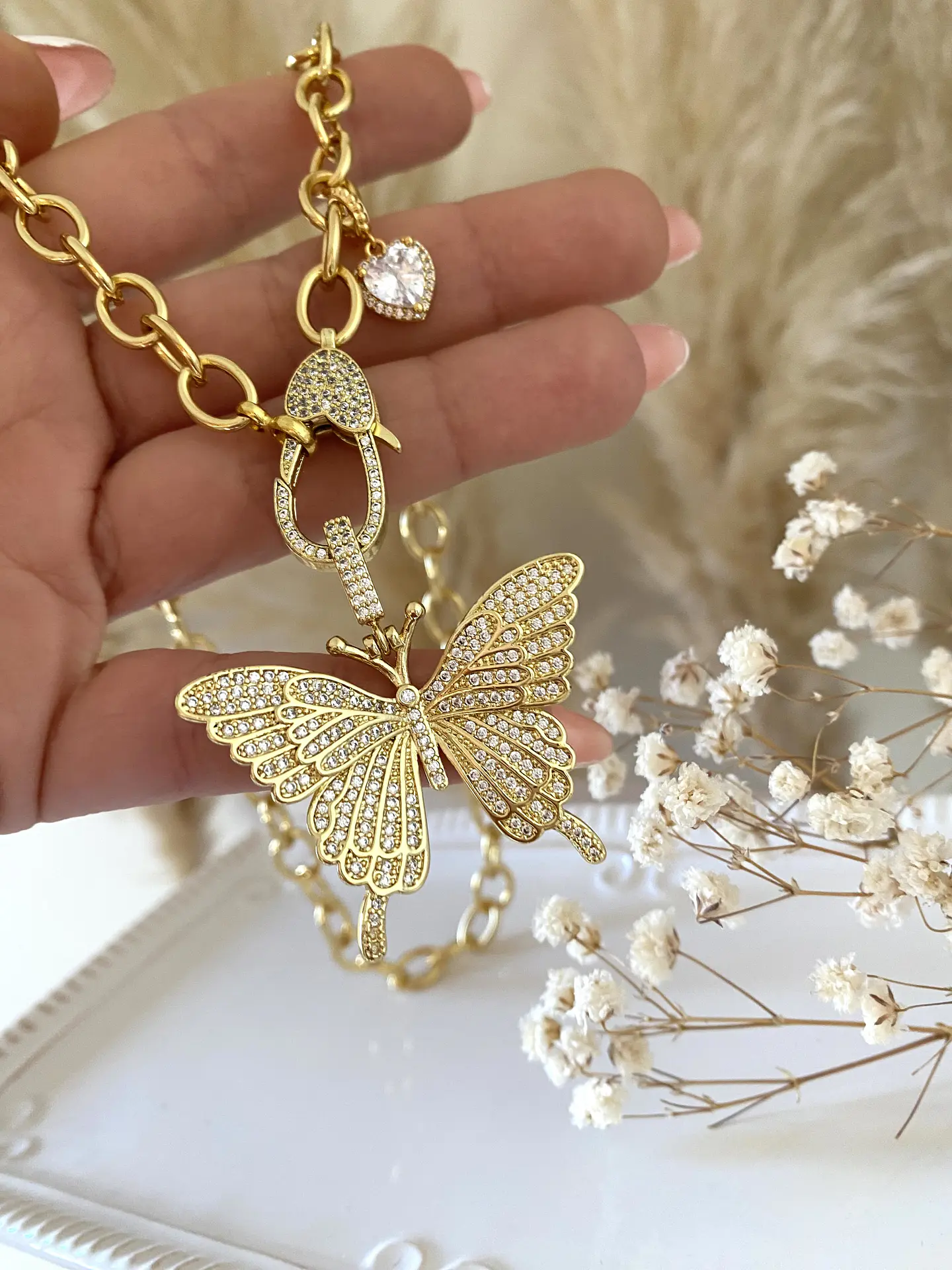 Collar Eslabones Mariposa broche Luxury Corazón gold 1