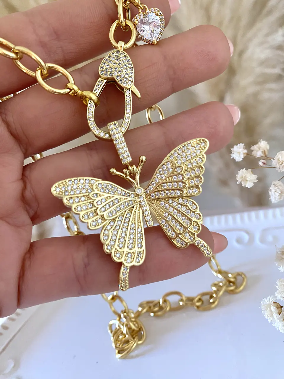 Collar Eslabones Mariposa broche Luxury Corazón gold 2