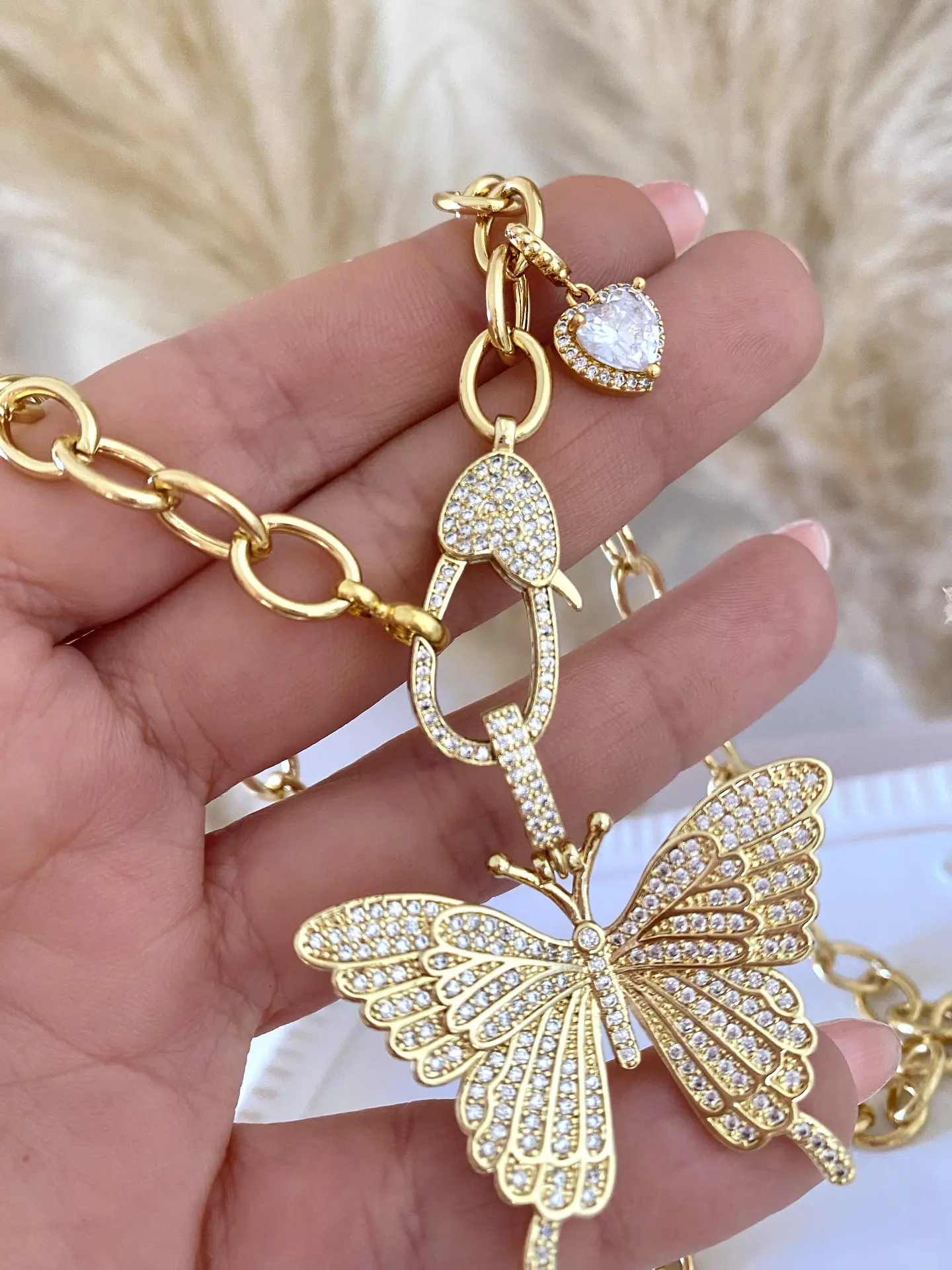Collar Eslabones Mariposa broche Luxury Corazón gold 5