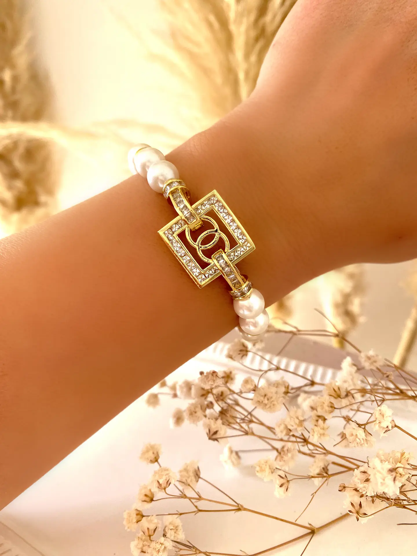 Pulsera Perlas Broche luxury  1