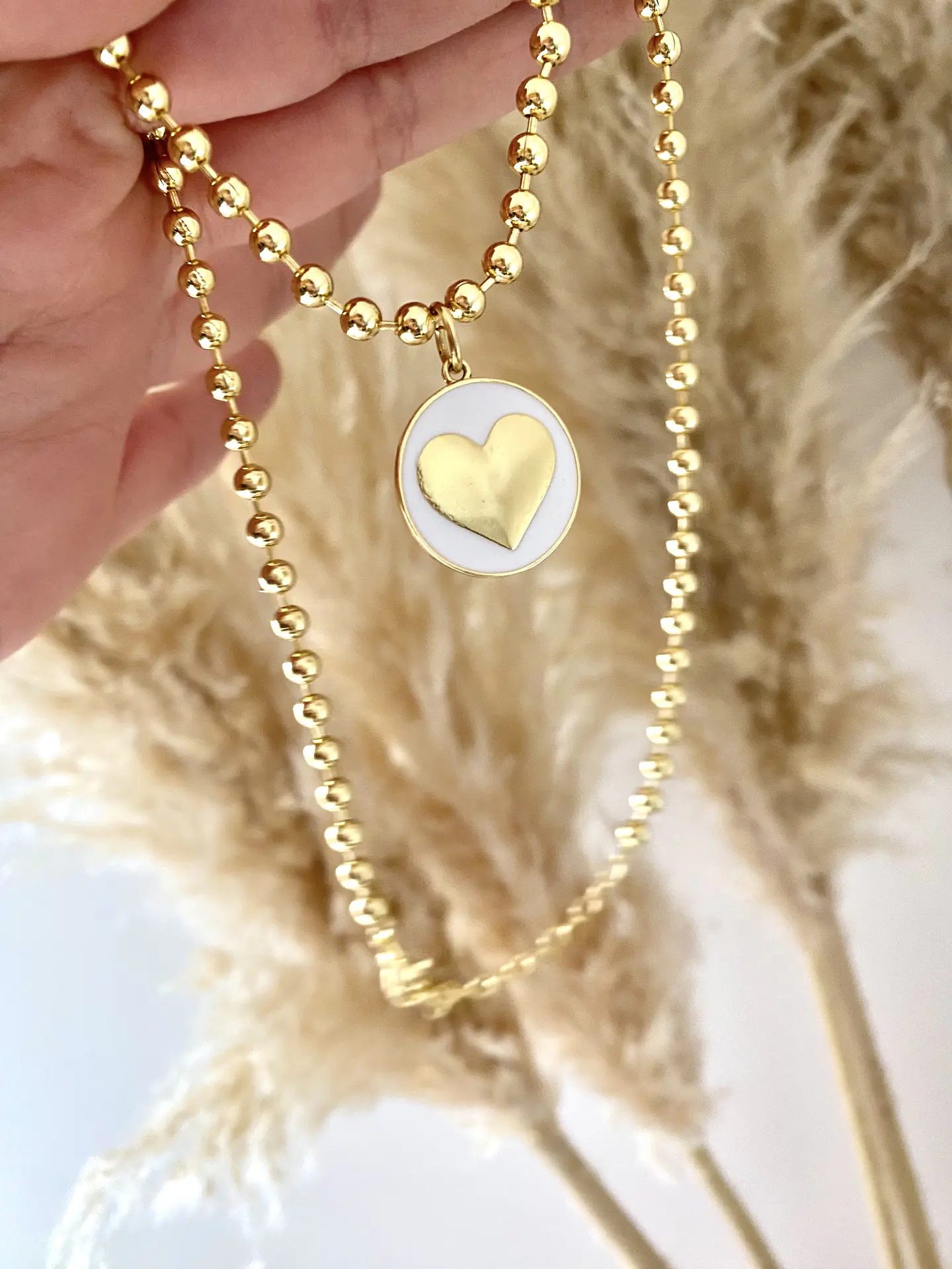 Collar Balines medalla corazón  1