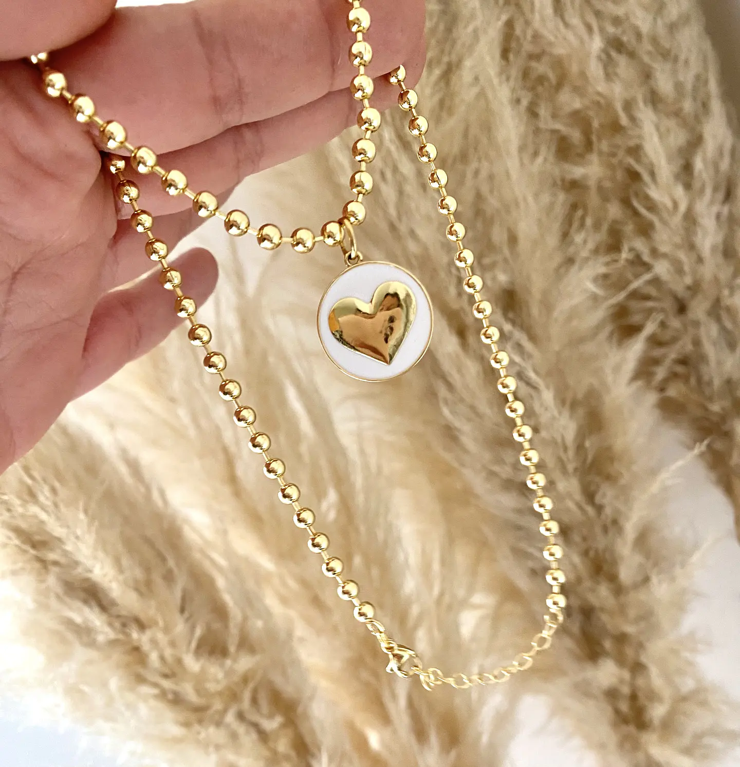 Collar Balines medalla corazón  3