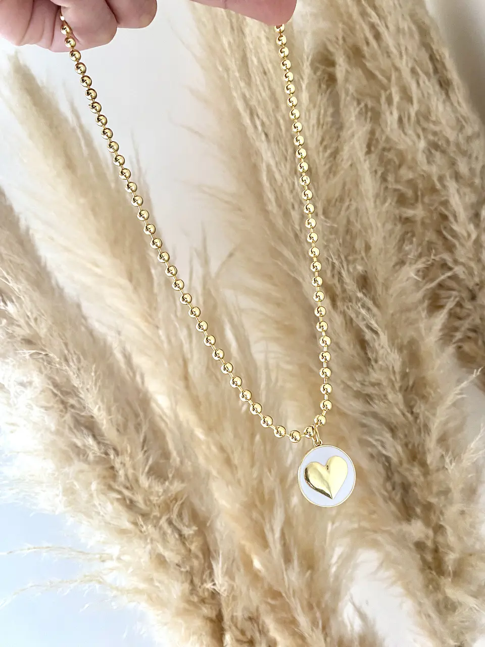 Collar Balines medalla corazón  2