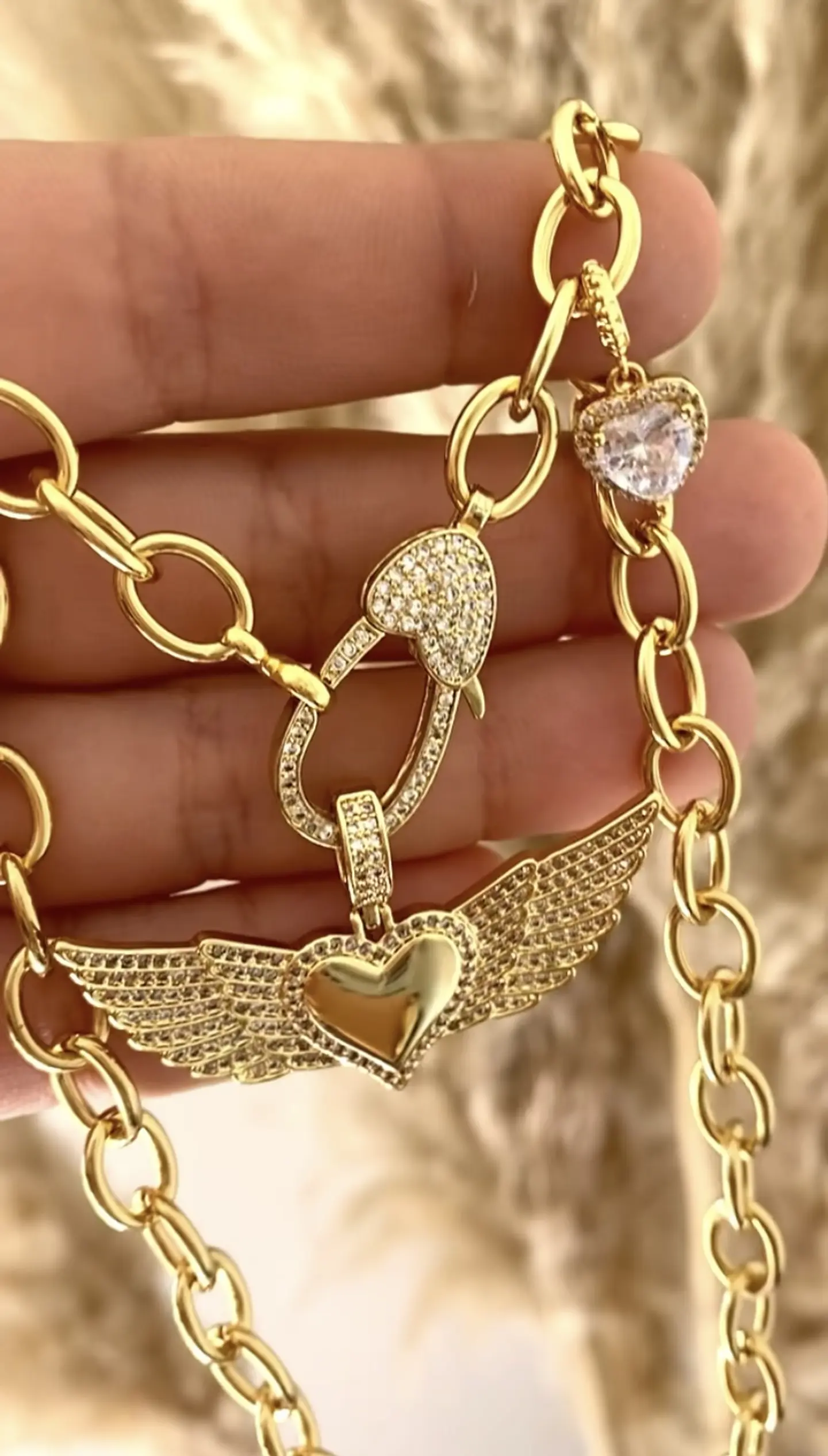Collar Corazón Alado Circones Gold  3