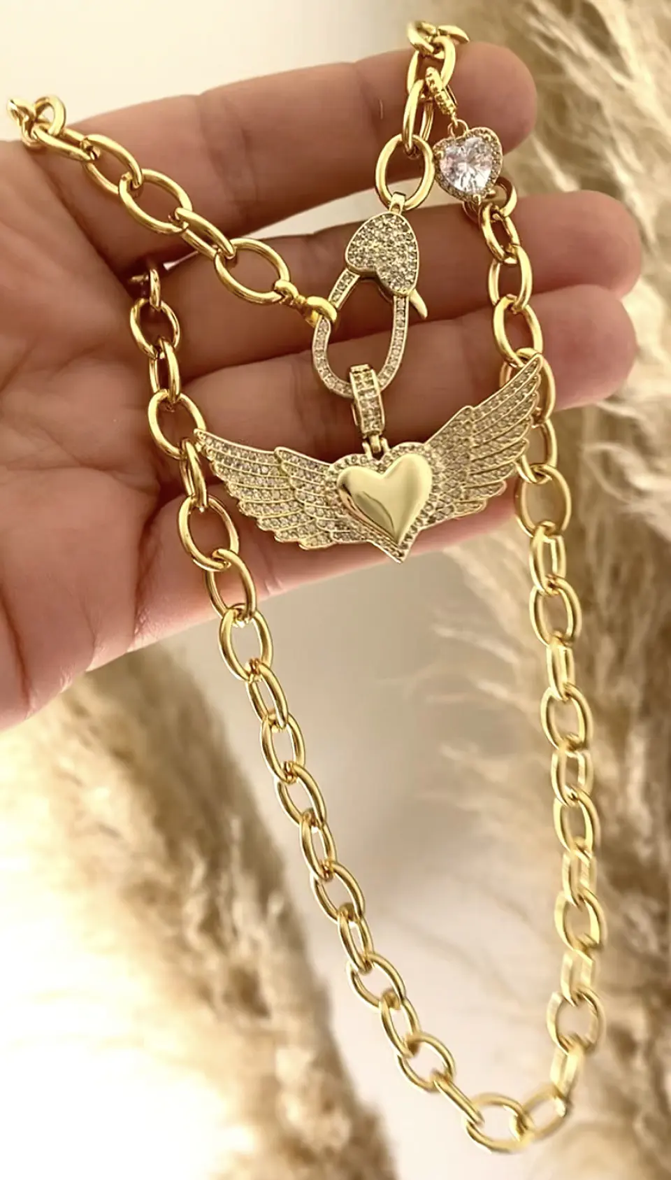 Collar Corazón Alado Circones Gold  4