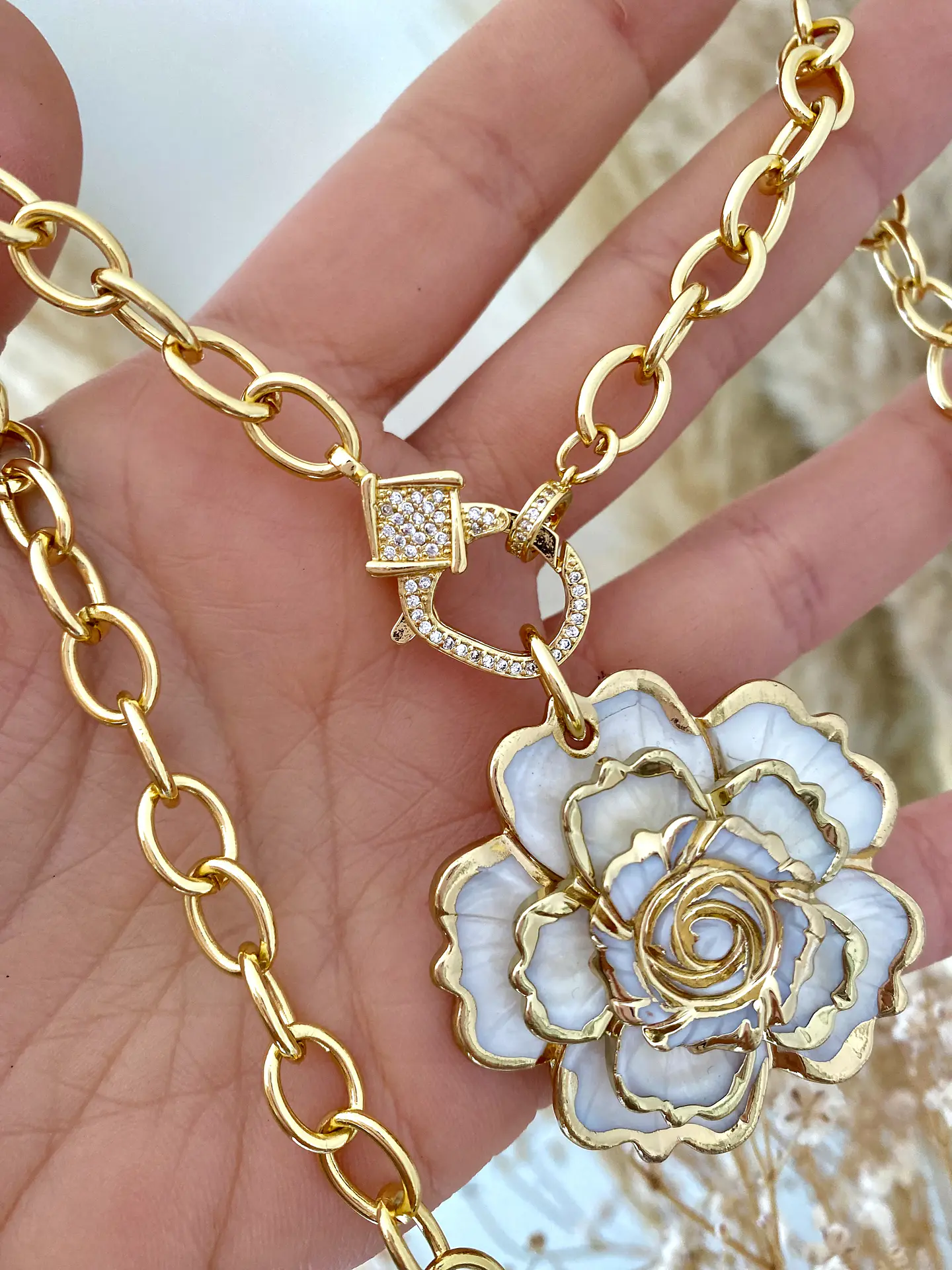 Collar Maxi Camelia Nácar broche Luxury Circones  3