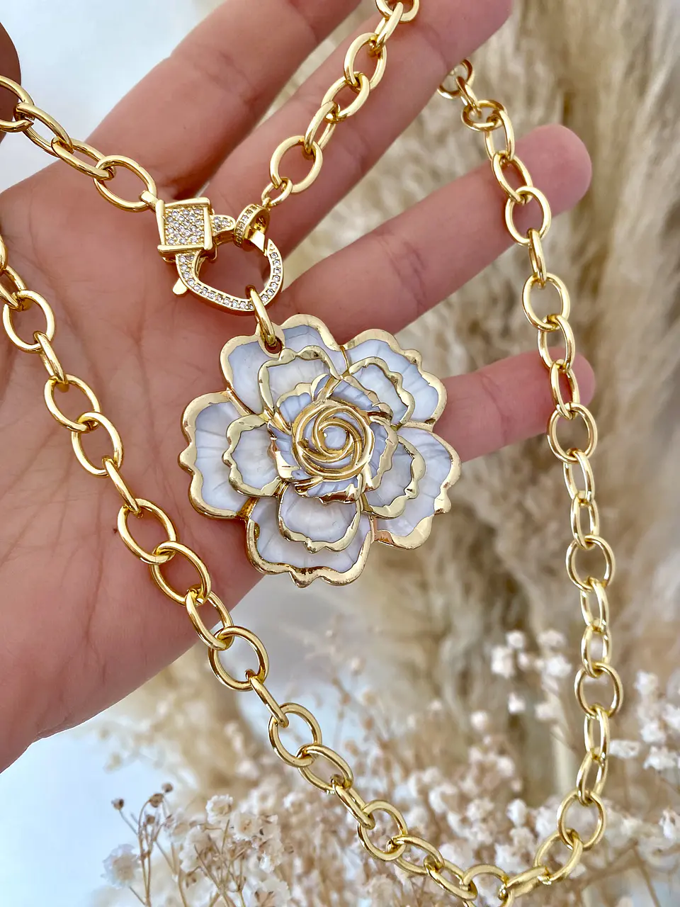 Collar Maxi Camelia Nácar broche Luxury Circones  1
