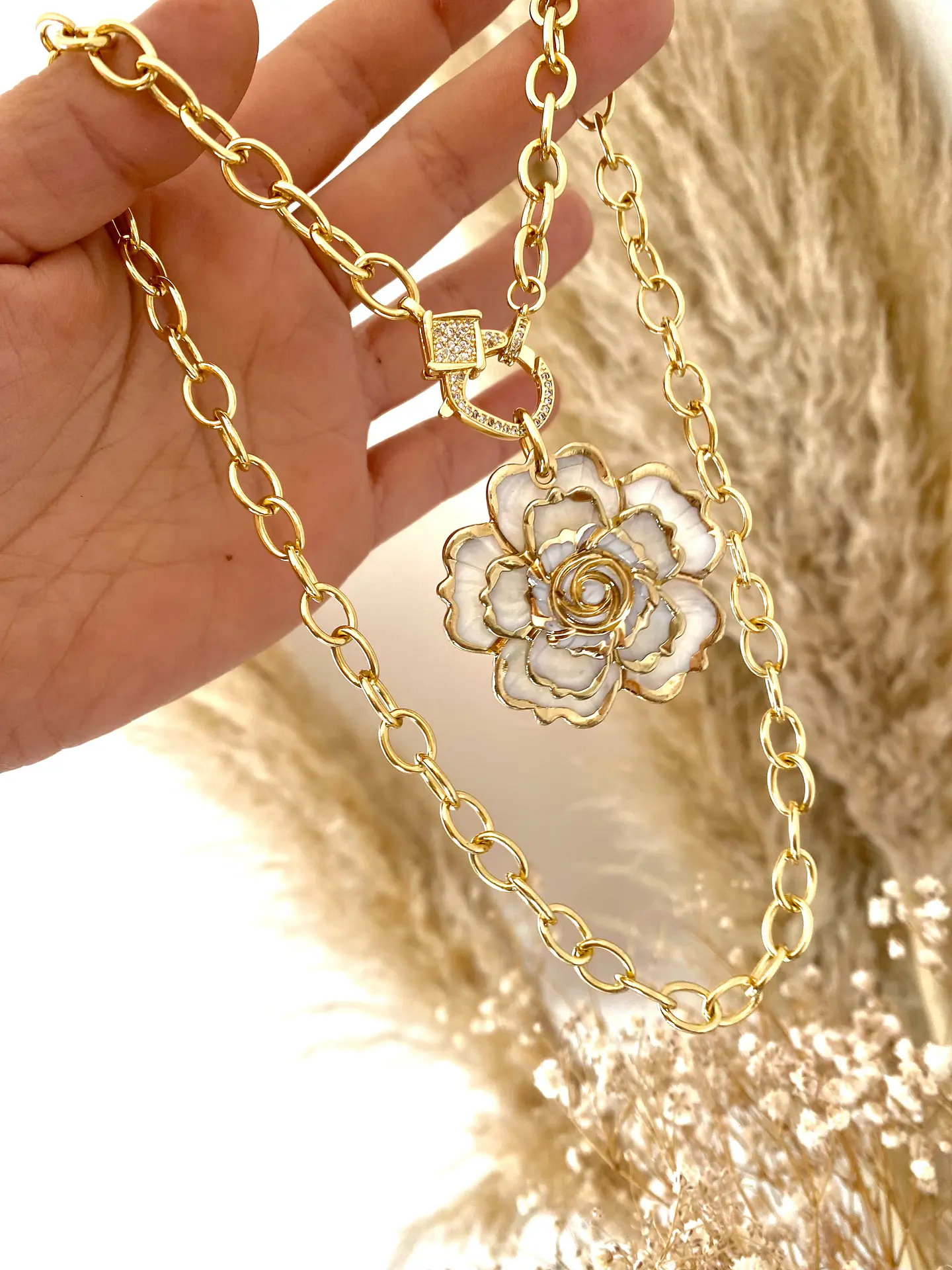 Collar Maxi Camelia Nácar broche Luxury Circones  2