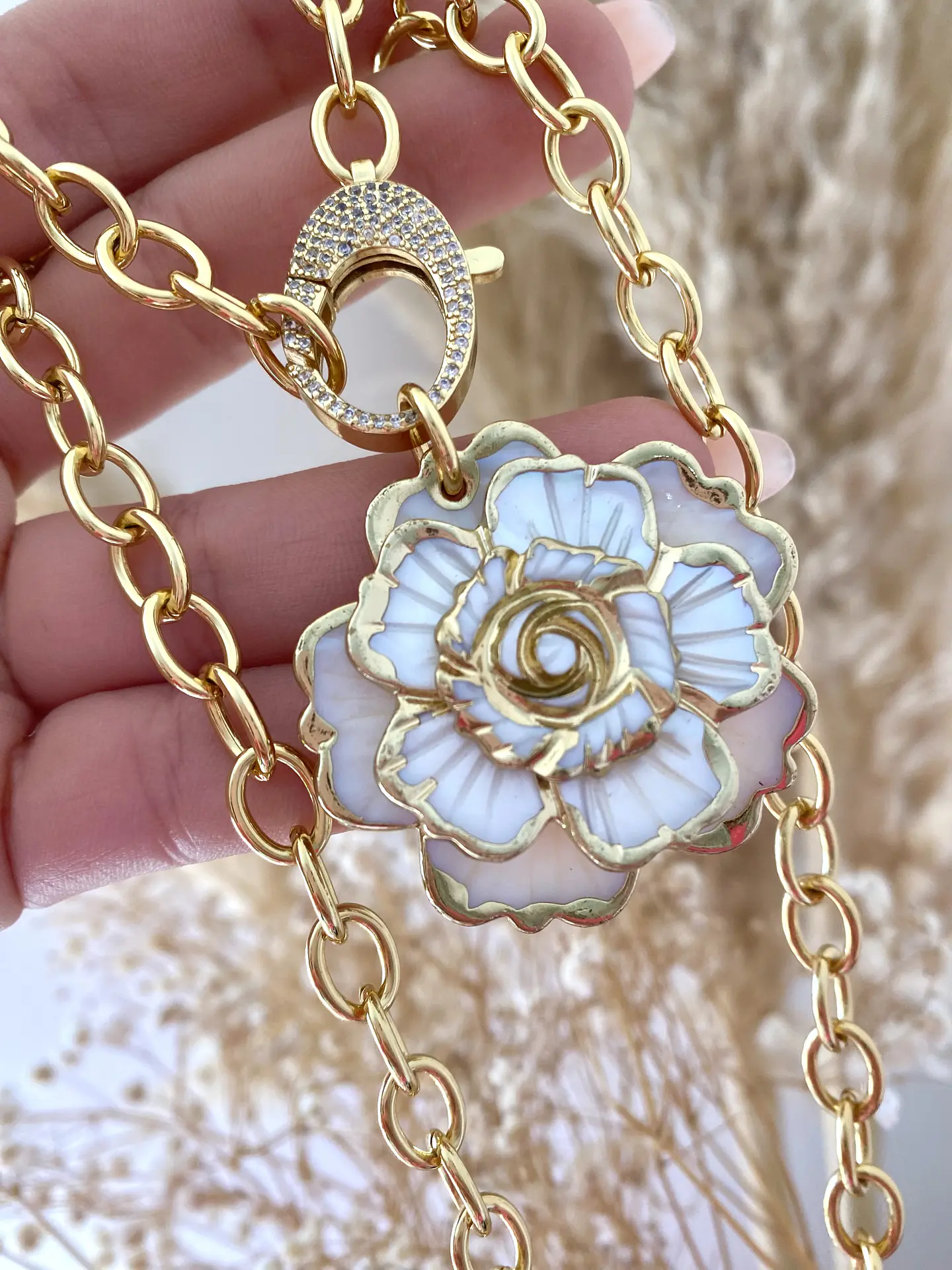 Collar Maxi Camelia Nácar broche Luxury 1