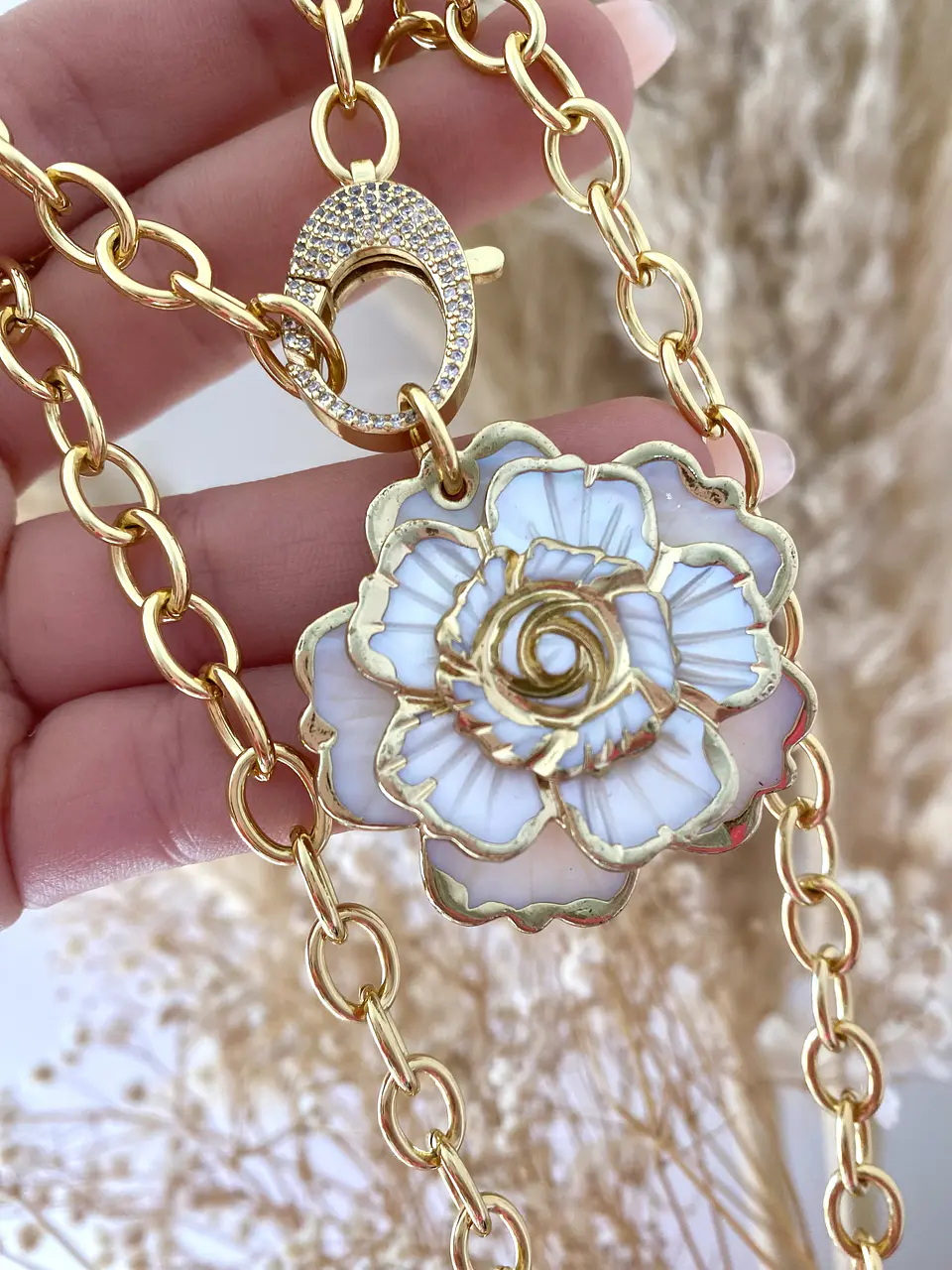 Collar Maxi Camelia Nácar broche Luxury 1