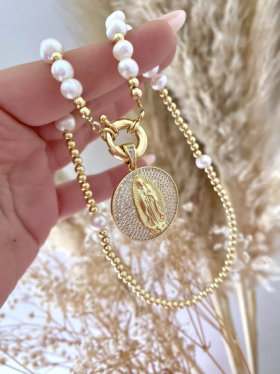 Collar Perlas rio medalla Virgen circones  3