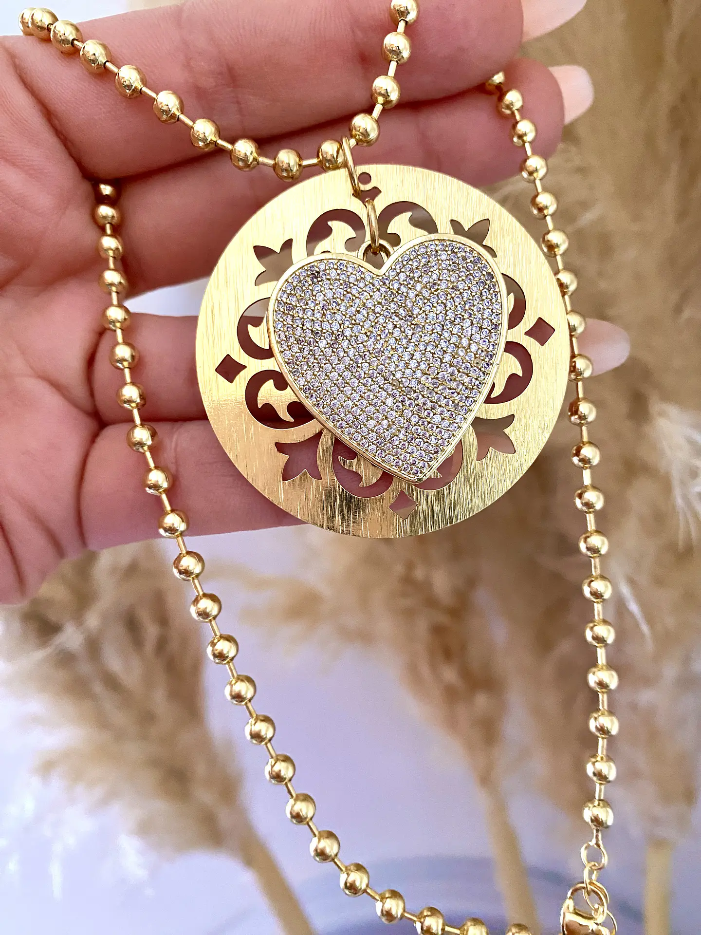 Collar Medallón y corazón Circones  2