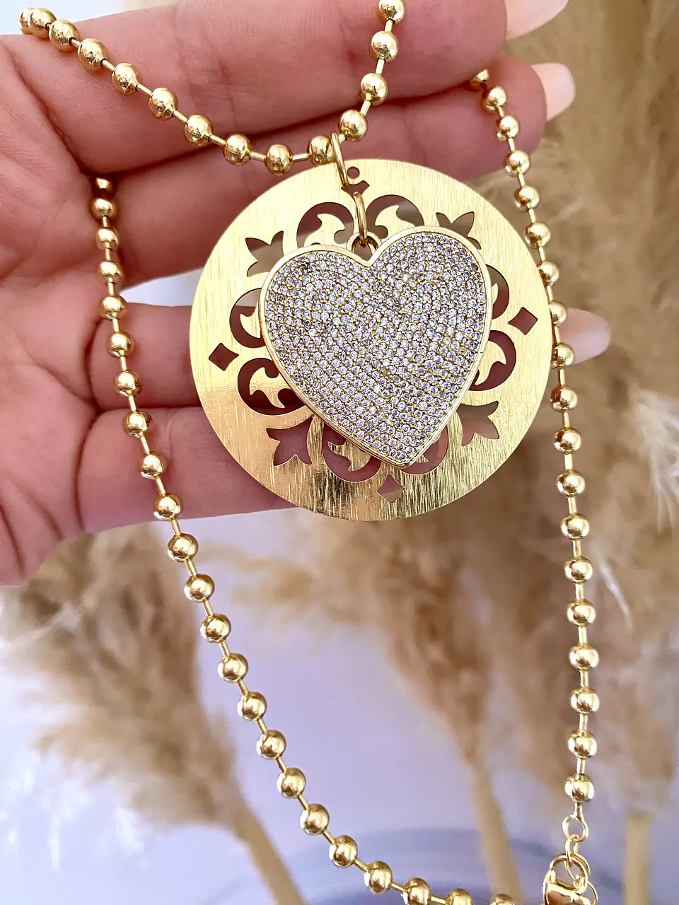 Collar Medallón y corazón Circones  2